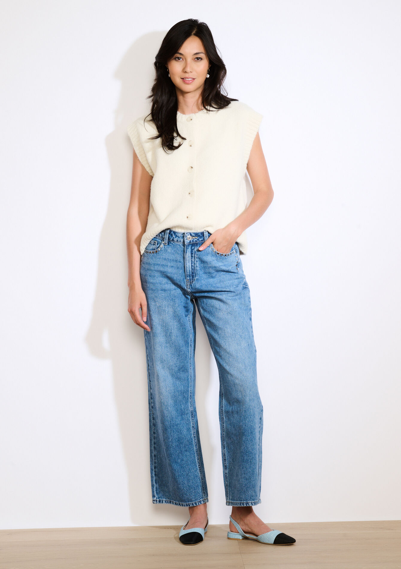 Mouwloze gebreide vest met knopen - VANILLA WHITE - 04101304