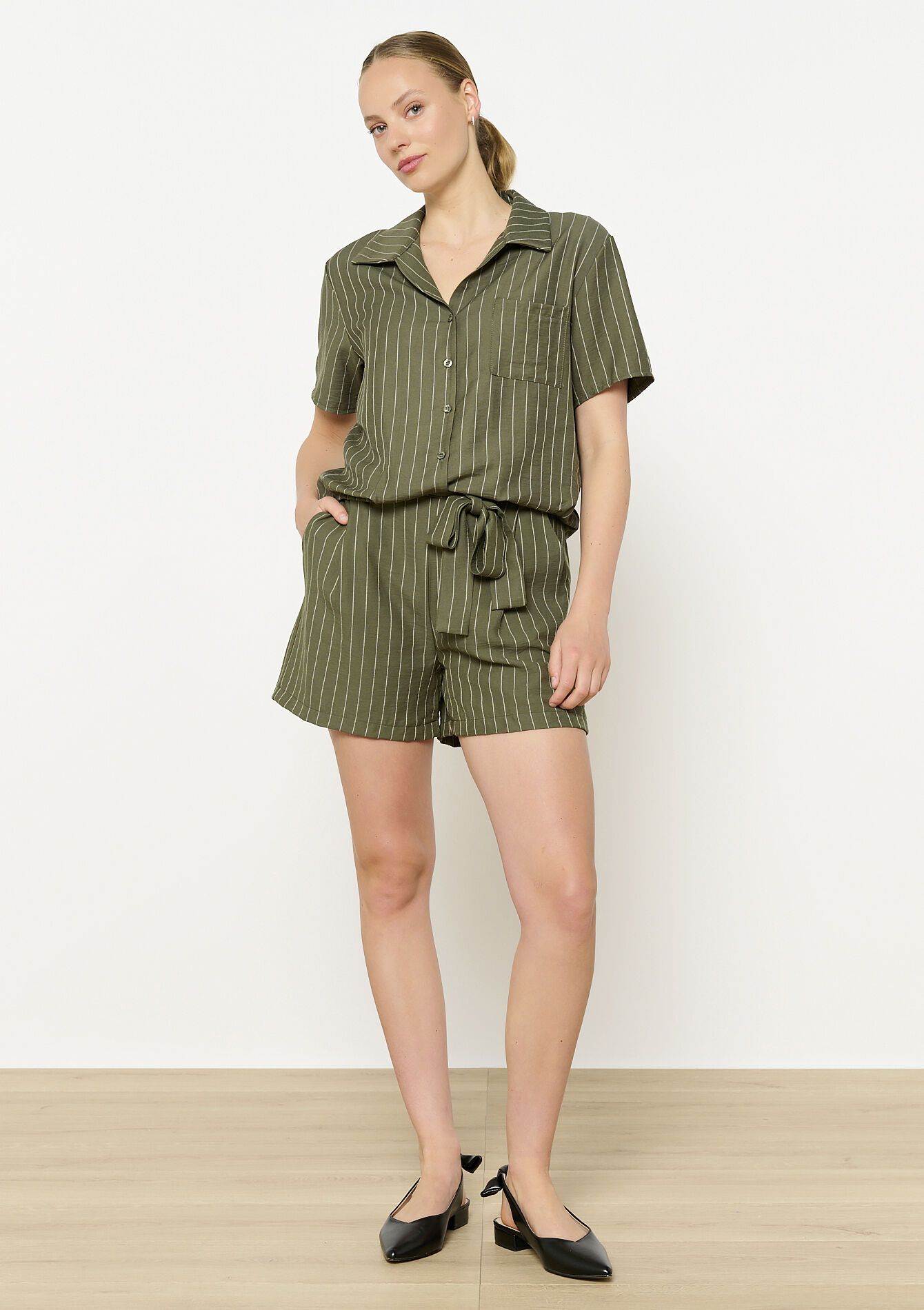 Gestreepte short met ceintuur, Gestreepte short met ceintuur - KHAKI MED - 06100717_4327