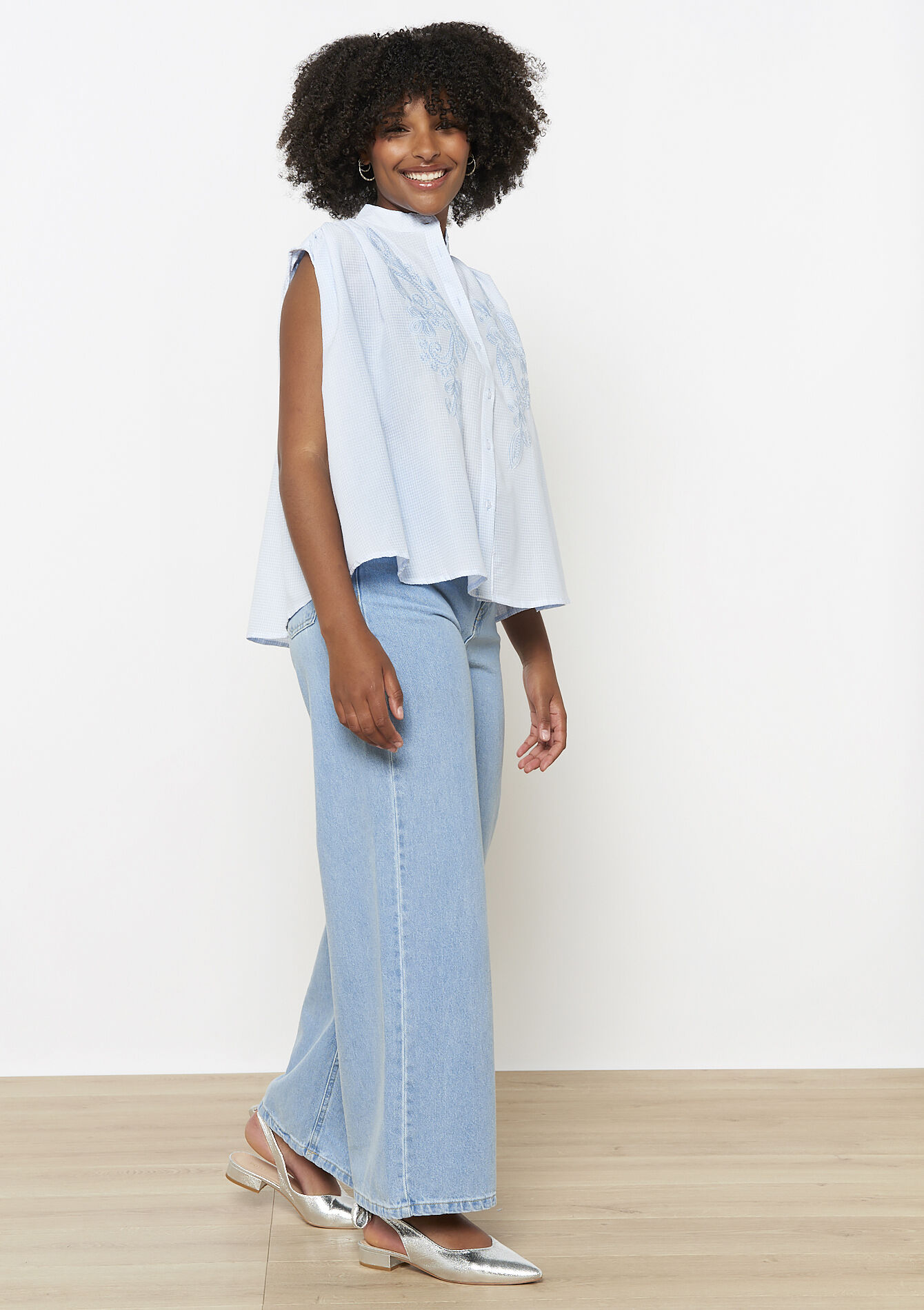 Mouwloze geborduurde blouse - BLUE PASTEL - 05702816_3003