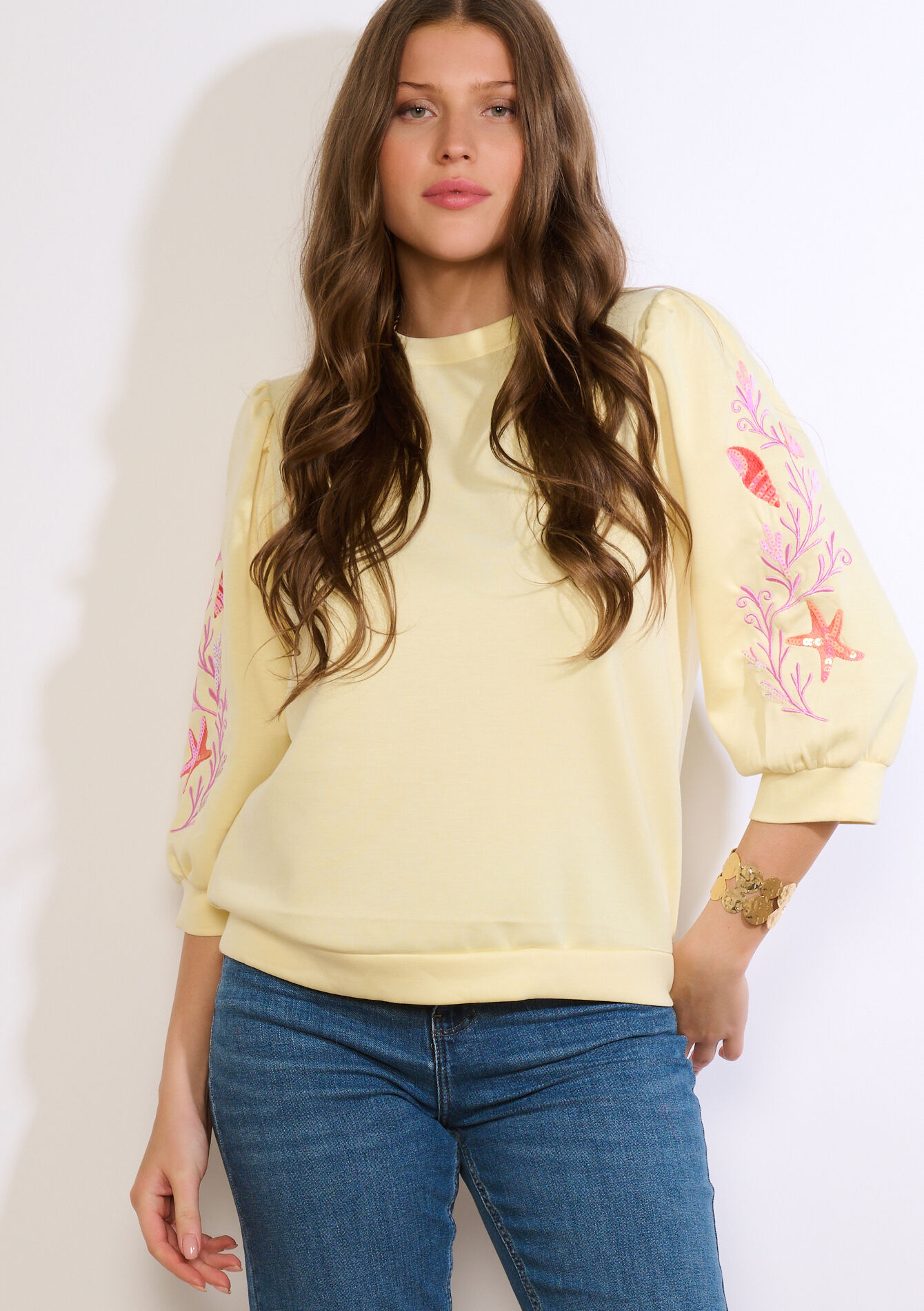 Sweater met geborduurde mouwen - YELLOW PASTEL - 03001839_5004