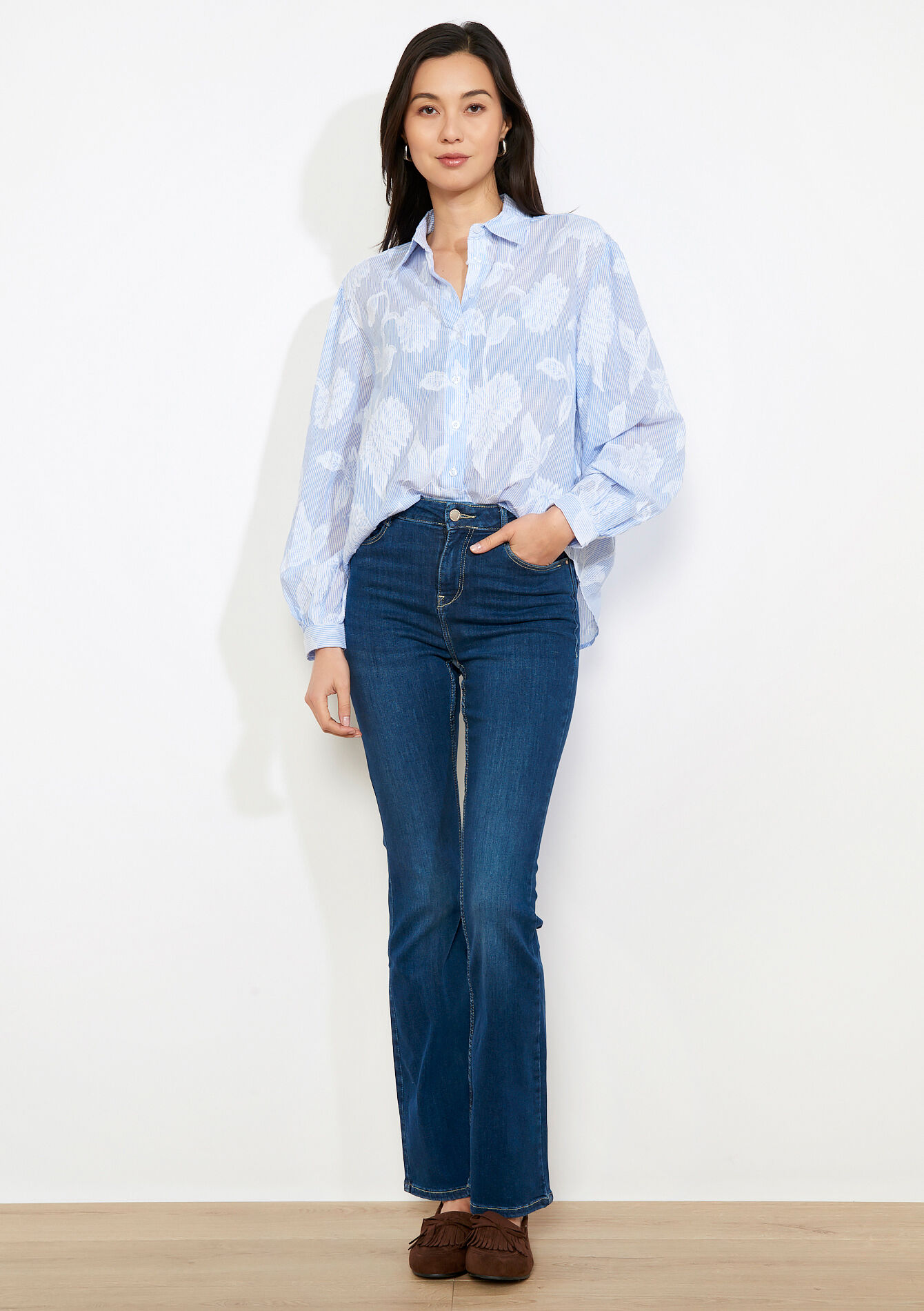 Blouse met bloemenborduursel - BLUE PASTEL - 05702876_3003