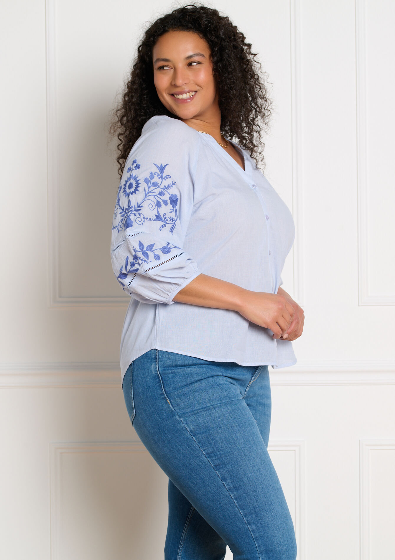 Romantisch geborduurd hemd, , back