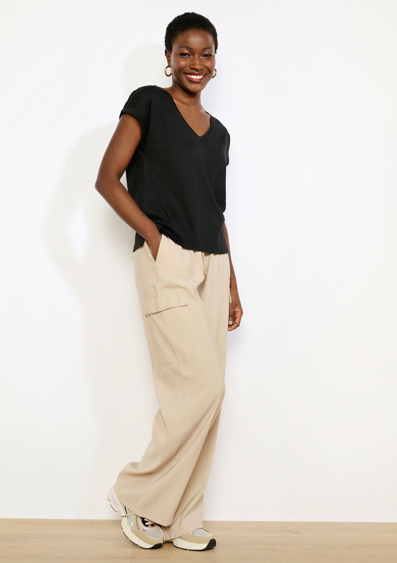 T-shirt met V-hals - BLACK - 02301937_1119