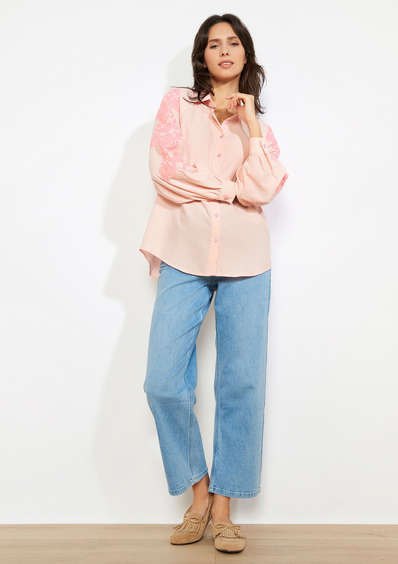 Losvallende blouse met borduursels - PASTEL PEACH - 05703032_1974