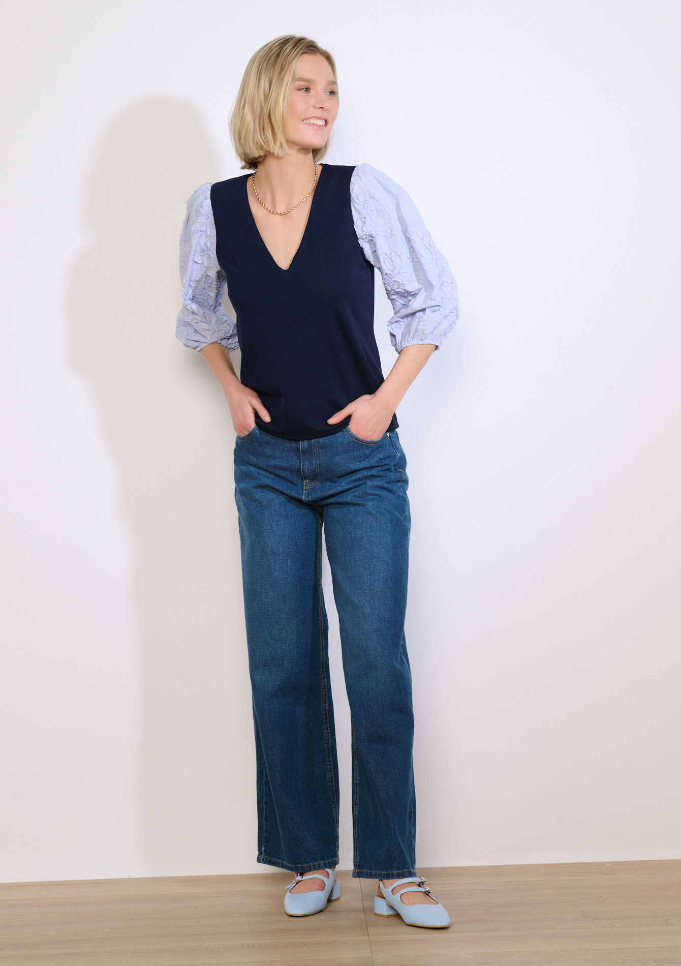 Blouse met geborduurde mouwen - NAVY BASIC - 02302000