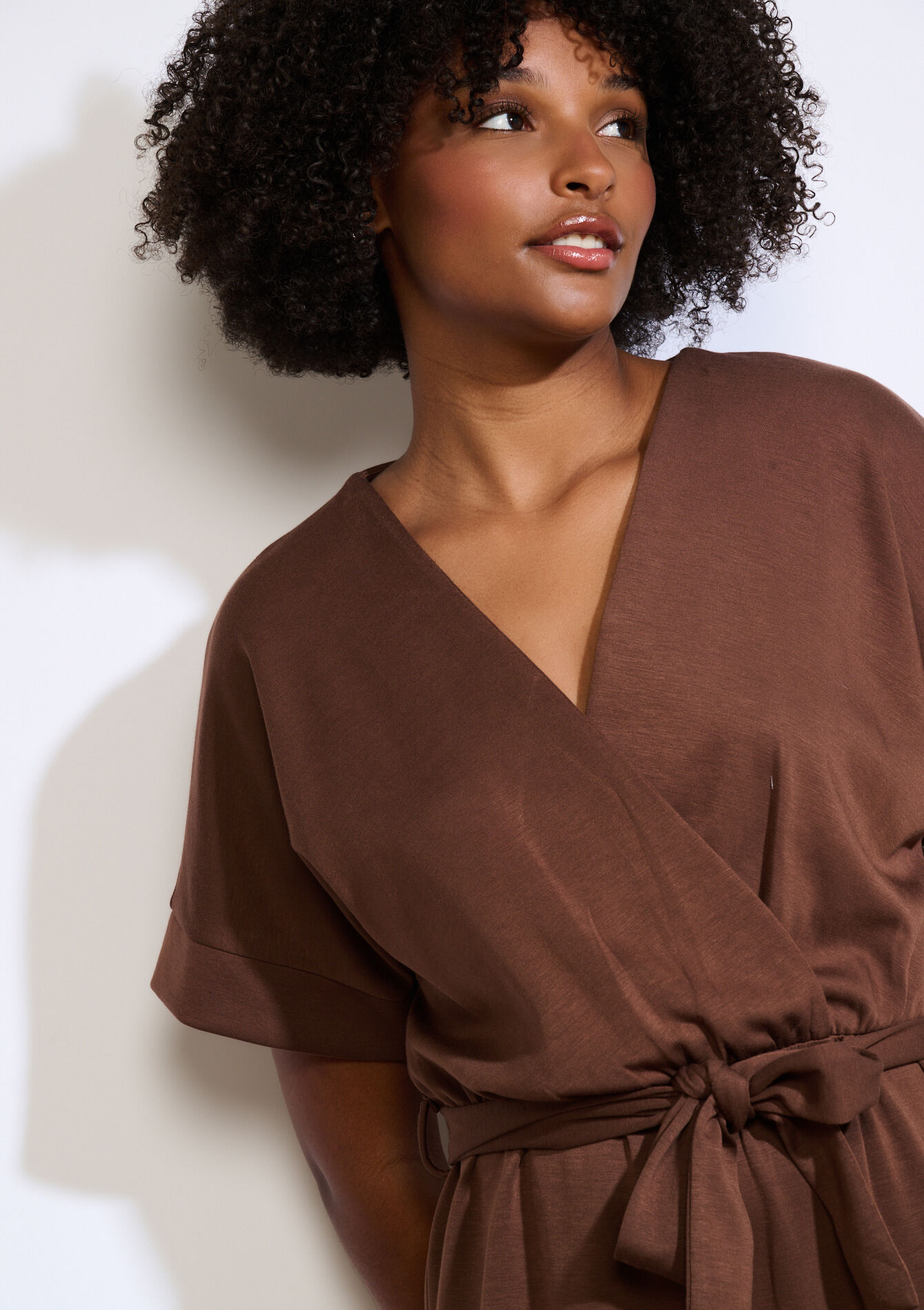 Overslag jumpsuit - BROWN DARK CHOCOLATE - 06004651_3720