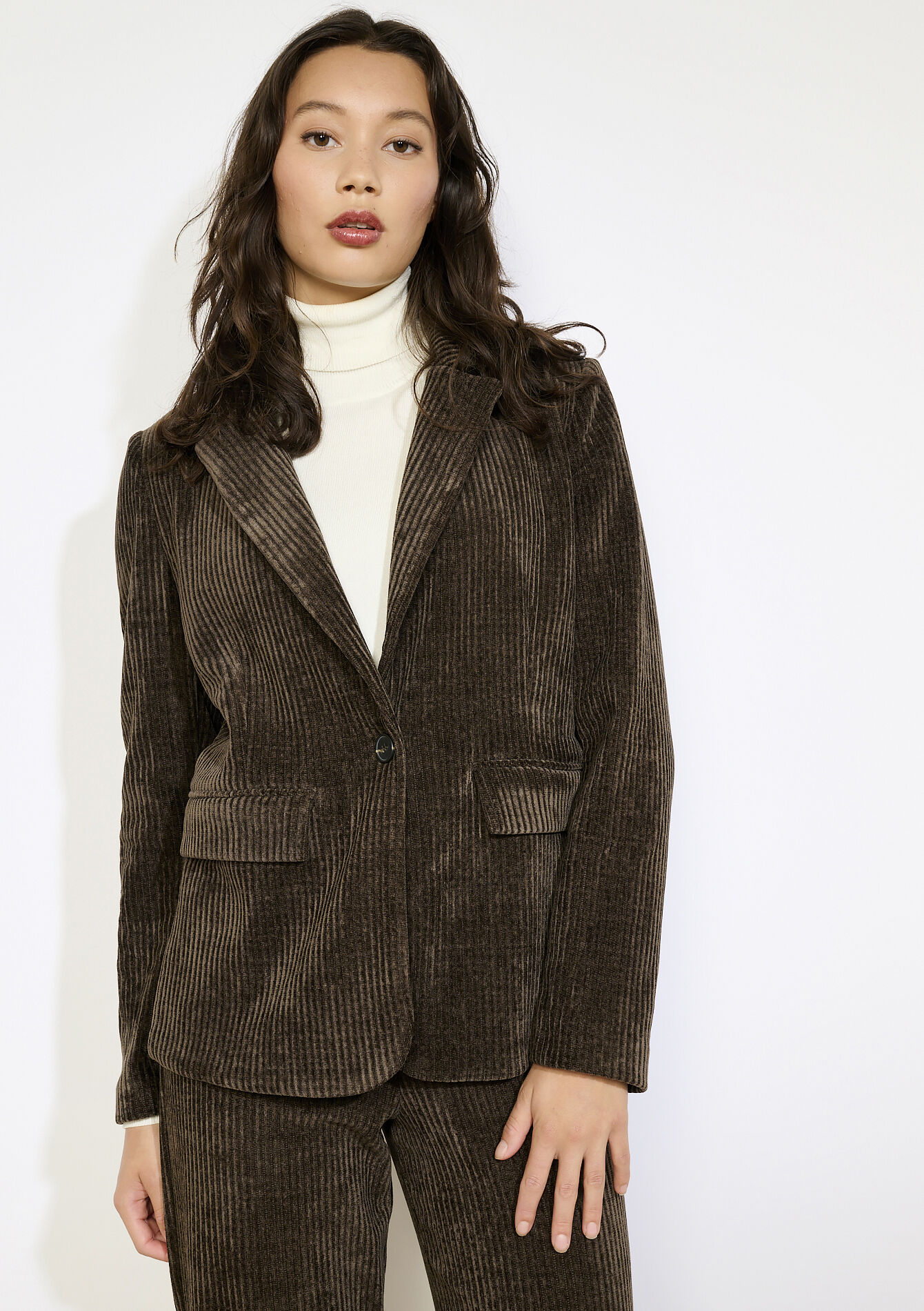 Ribfluwelen blazer - BROWN DARK CHOCOLATE - 09101115_3720