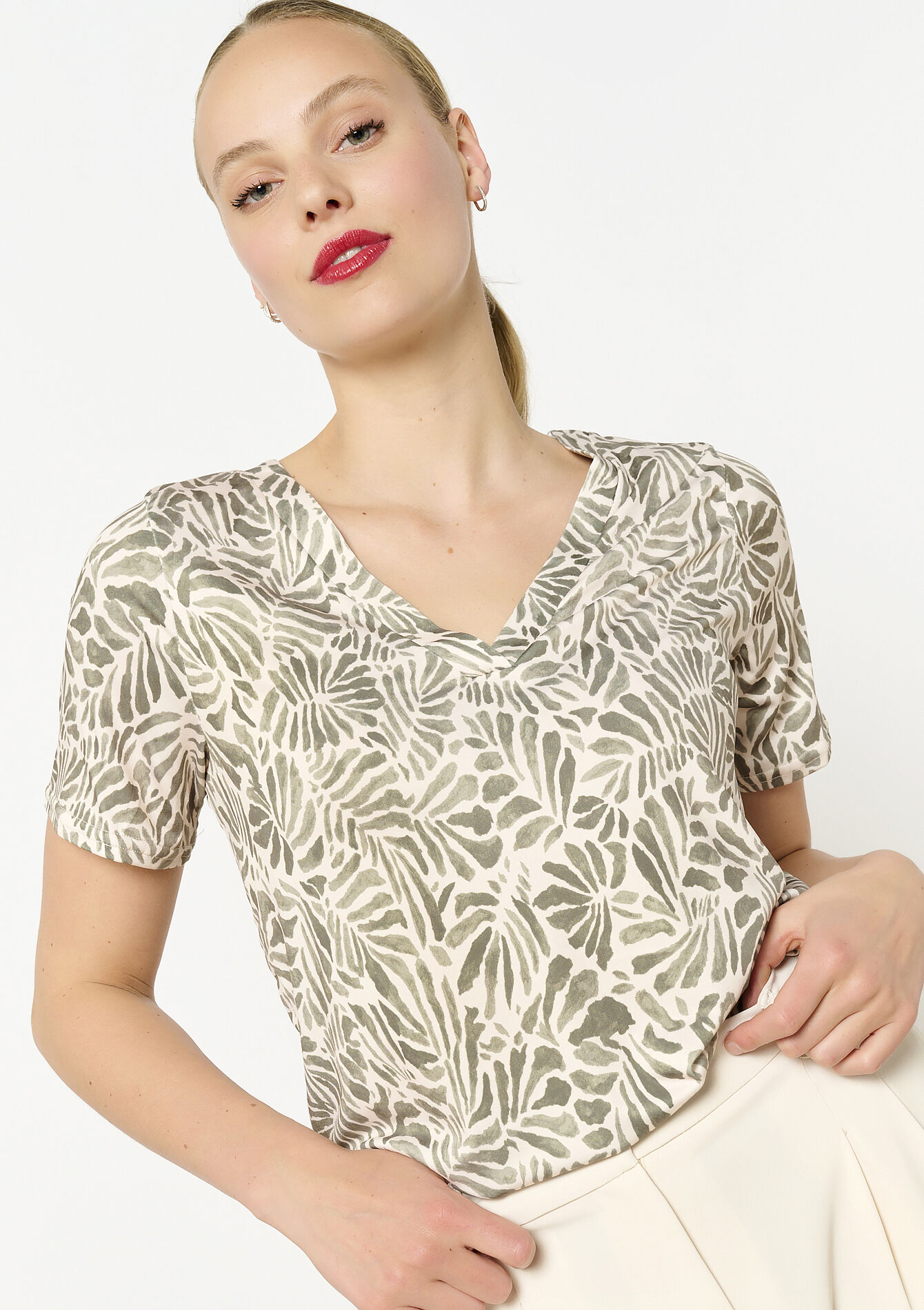 T-shirt met bladprint en V-hals, T-shirt met bladprint en V-hals, , back