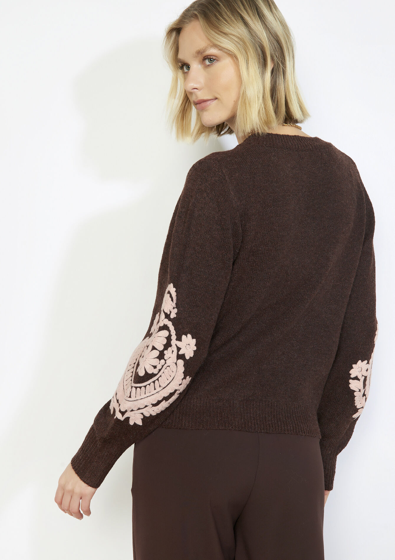 Gebreide trui met borduursel - BROWN DARK CHOCOLATE - 04007036_3720