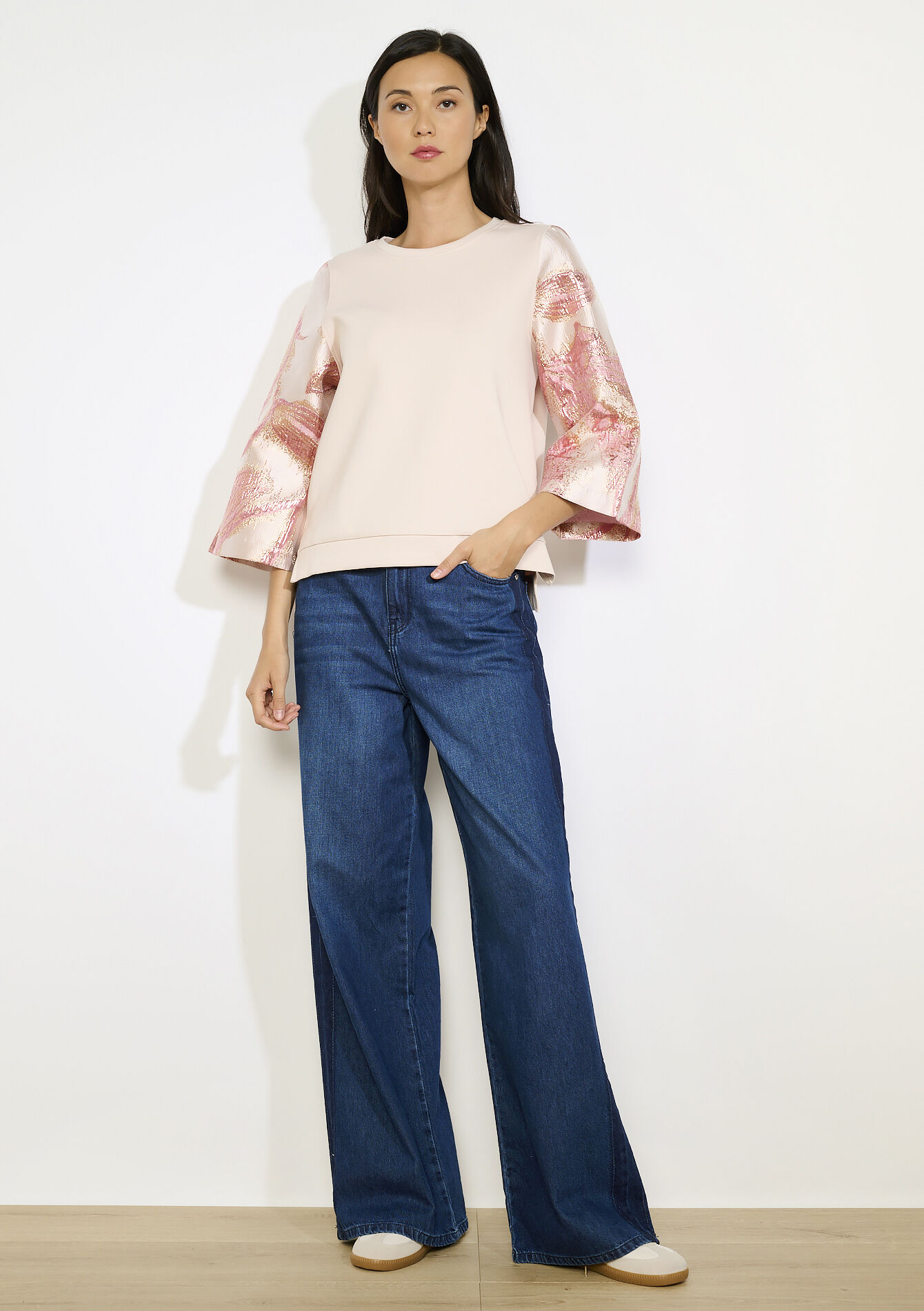 Trui met bloemen en paillettenmouwen - NUDE PINK - 03001817_1301