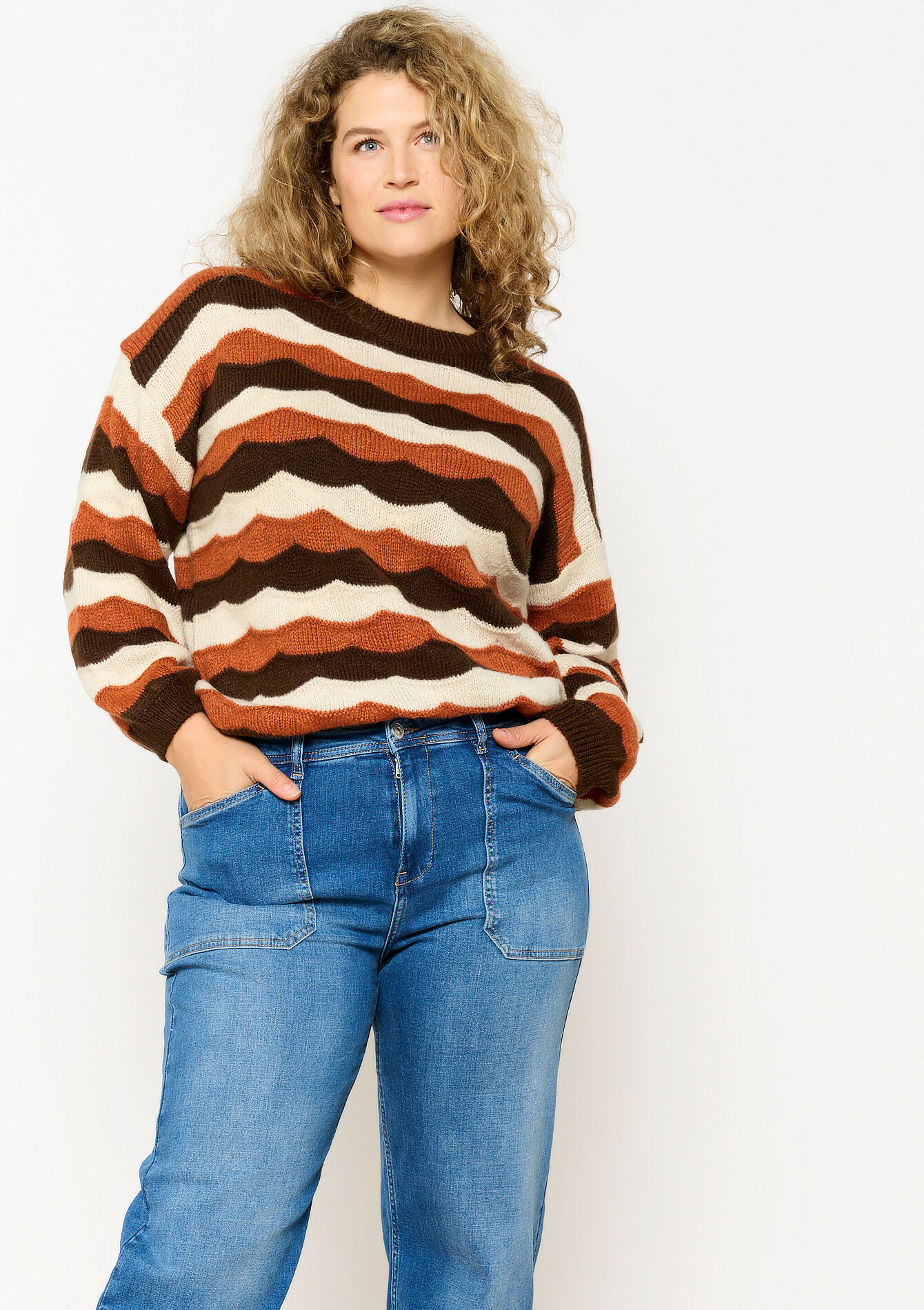 Sweater with colour block - CAMEL - 04006764_950
