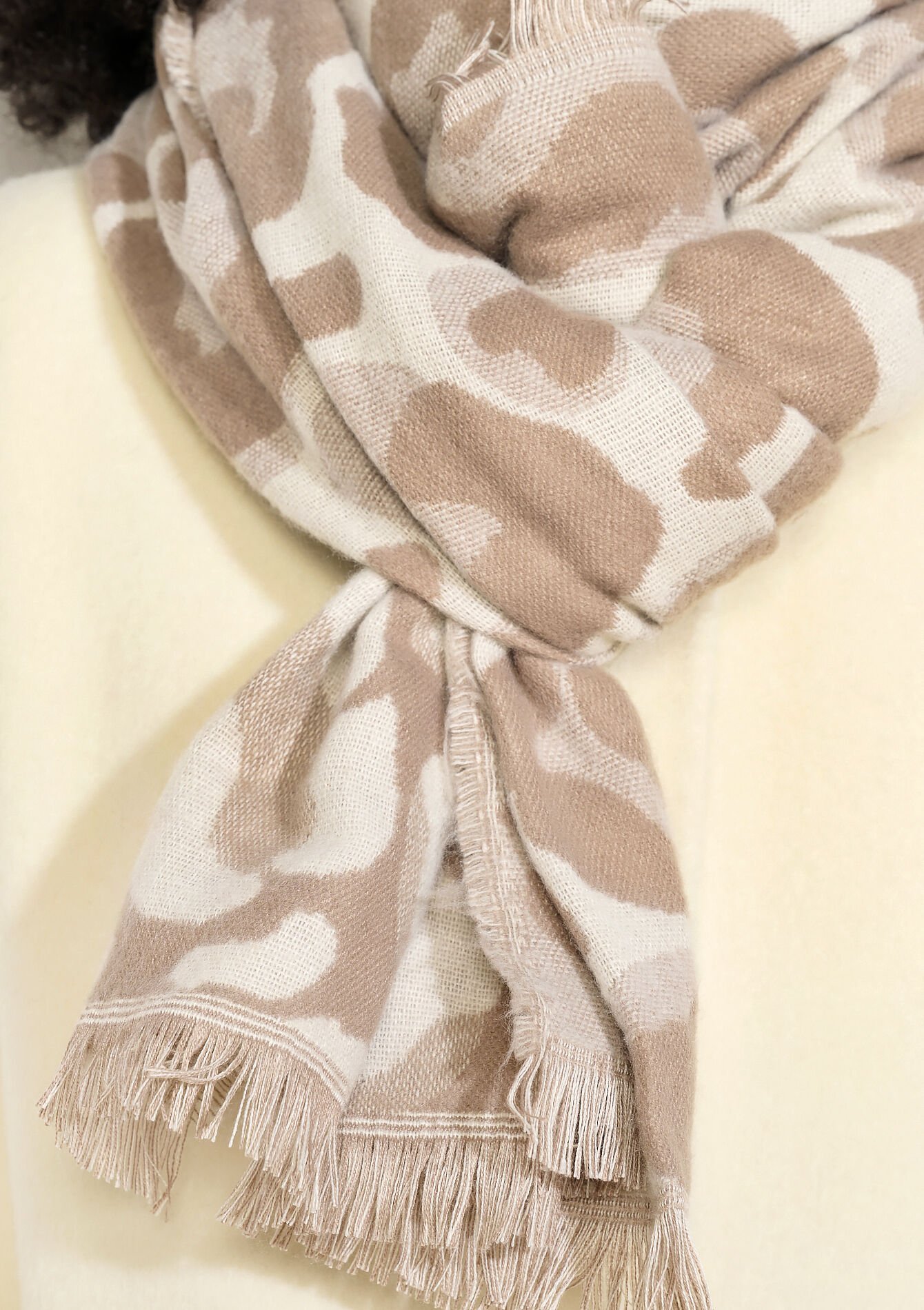 Fringed leopard-print scarf, Fringed leopard-print scarf - OFFWHITE - 17101547_1001