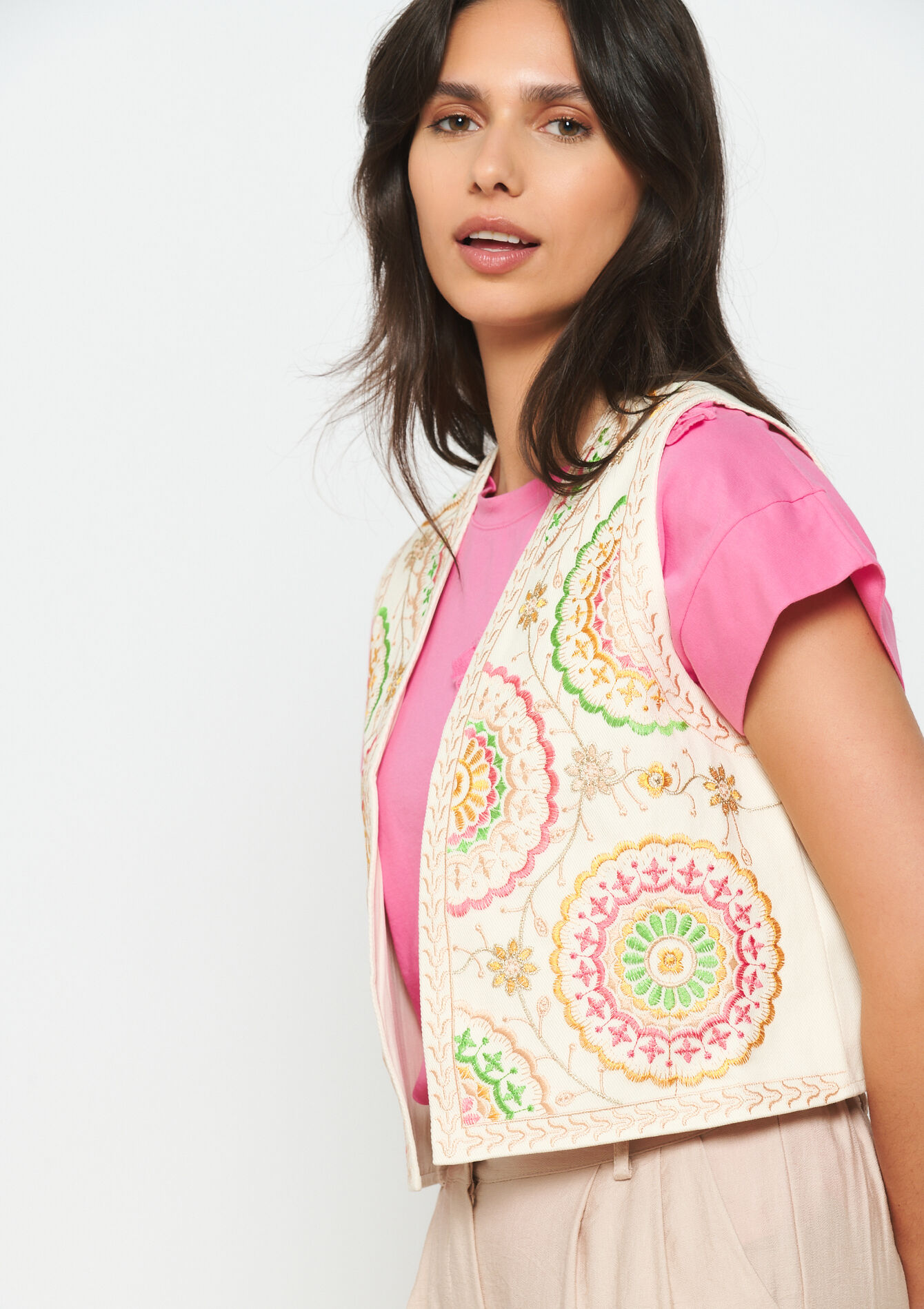 Geborduurde gilet in keperstof - VANILLA WHITE - 09001419_1013