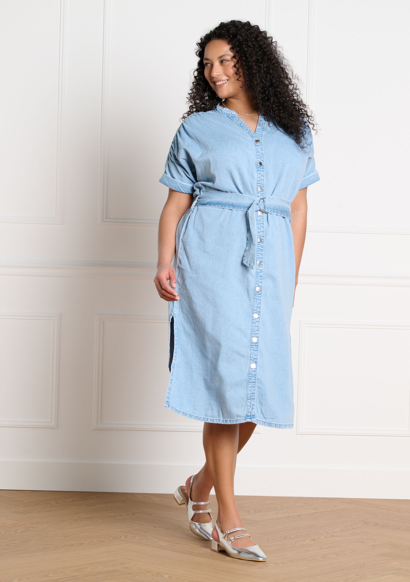 Robe midi ceinturée en denim - BLUE BLEACHED - 08104293