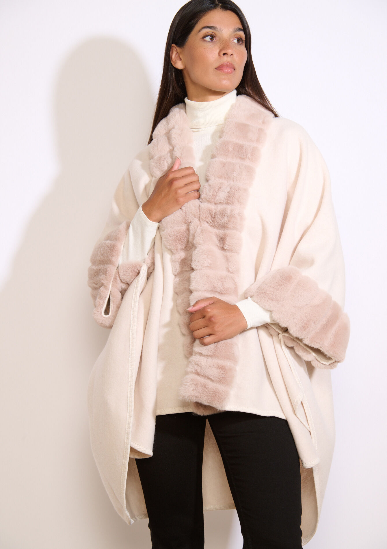 Poncho met imitatiebontdetails, Poncho met imitatiebontdetails - ECRU PEACH - 17101299_2564