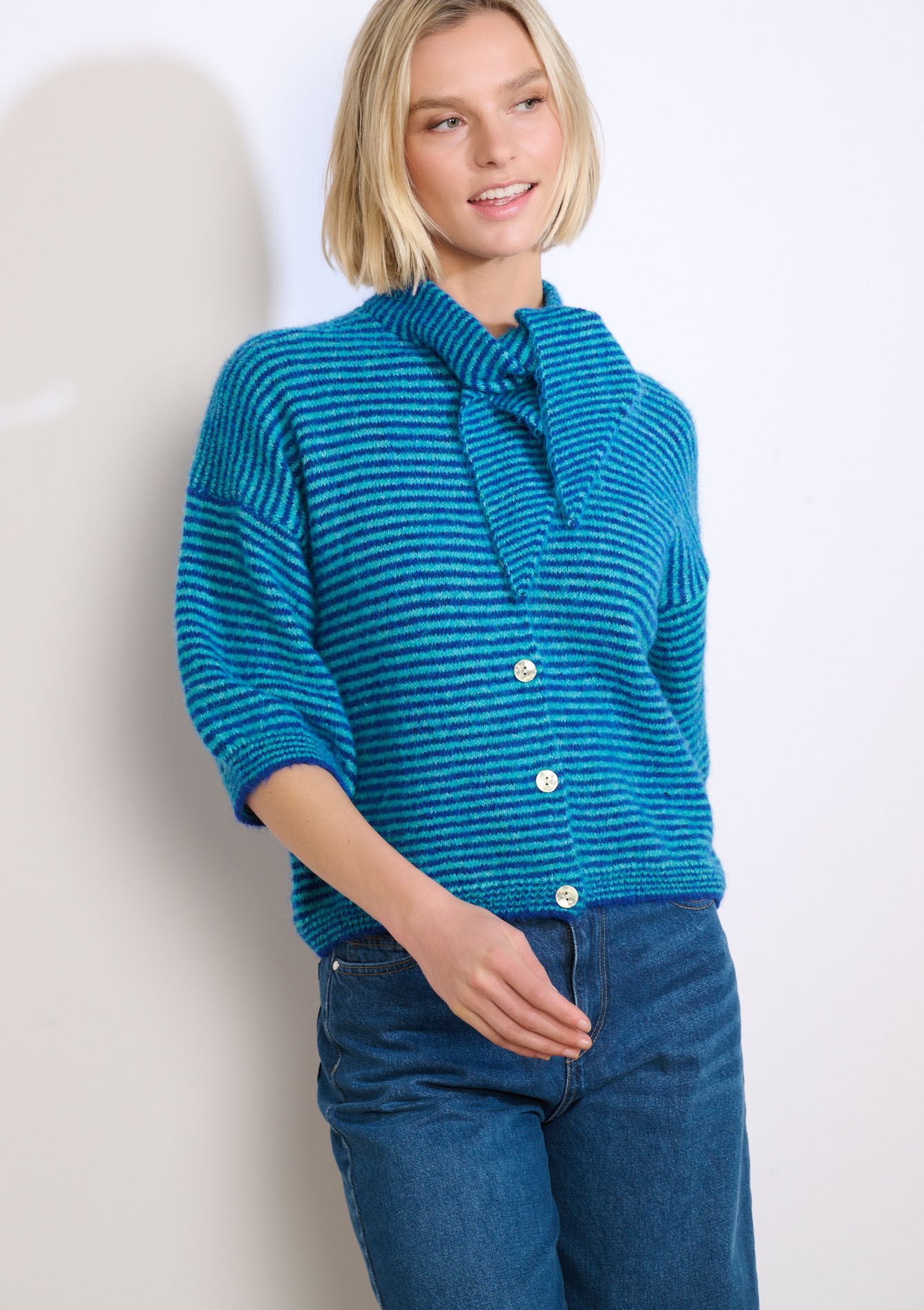 Gestreept vest met strikkraag, Gestreept vest met strikkraag - BLUE COBALT - 04101450_2925