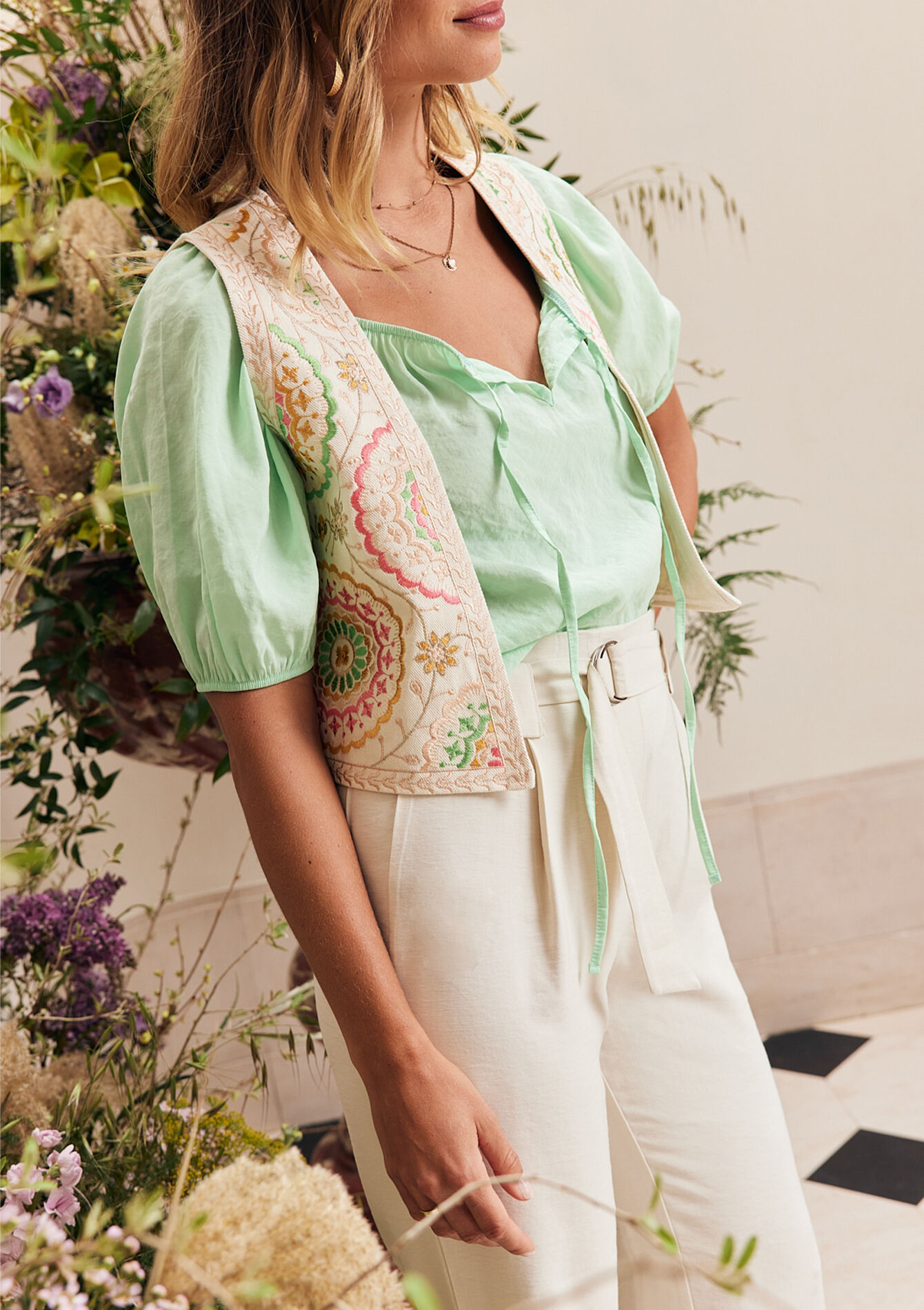 Geborduurde gilet in keperstof - VANILLA WHITE - 09001419_1013