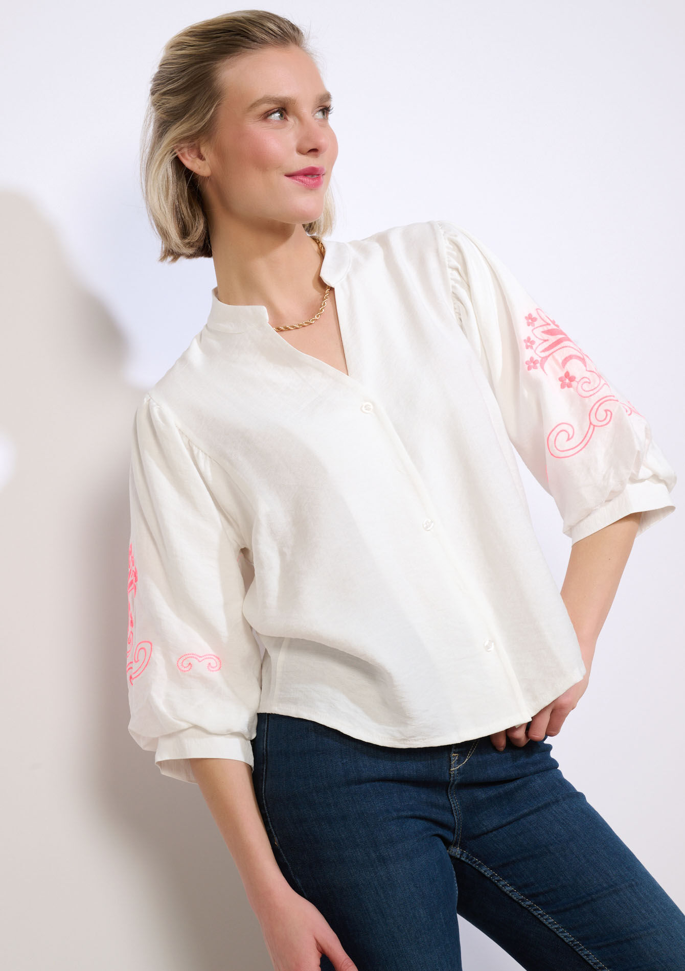 Hemd met geborduurde mouwen, Hemd met geborduurde mouwen - VANILLA WHITE - 05703041_1013