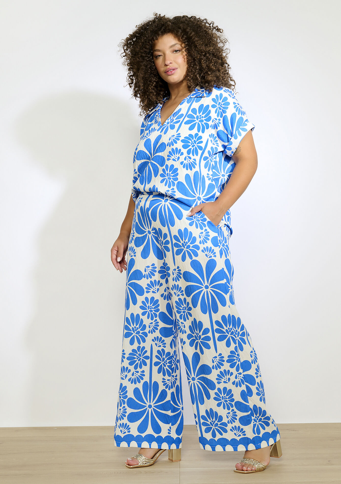 Wijde broek met bloemenprint - ELECTRIC BLUE - 06601001_1619