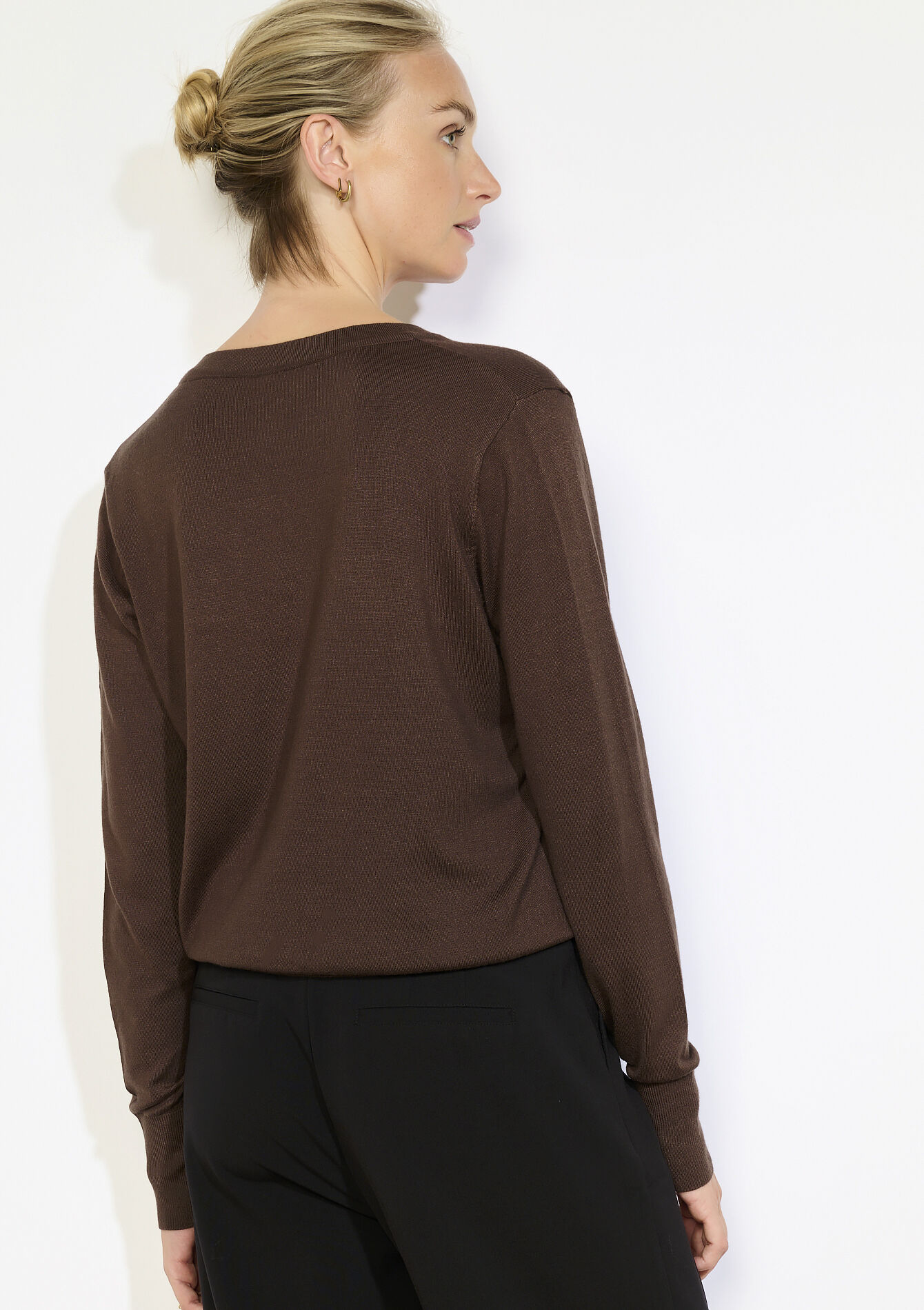 V-hals trui met knoopjes, V-hals trui met knoopjes - BROWN DARK CHOCOLATE - 04006975_3720