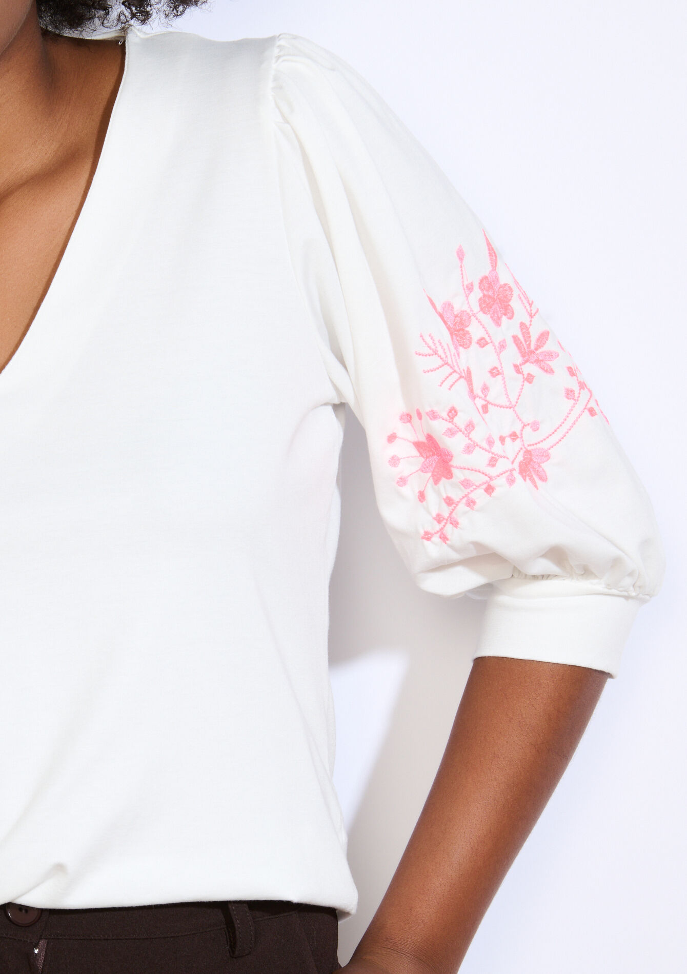 Top met borduursels op de mouwen, Top met borduursels op de mouwen - OFFWHITE - 02301905_1001