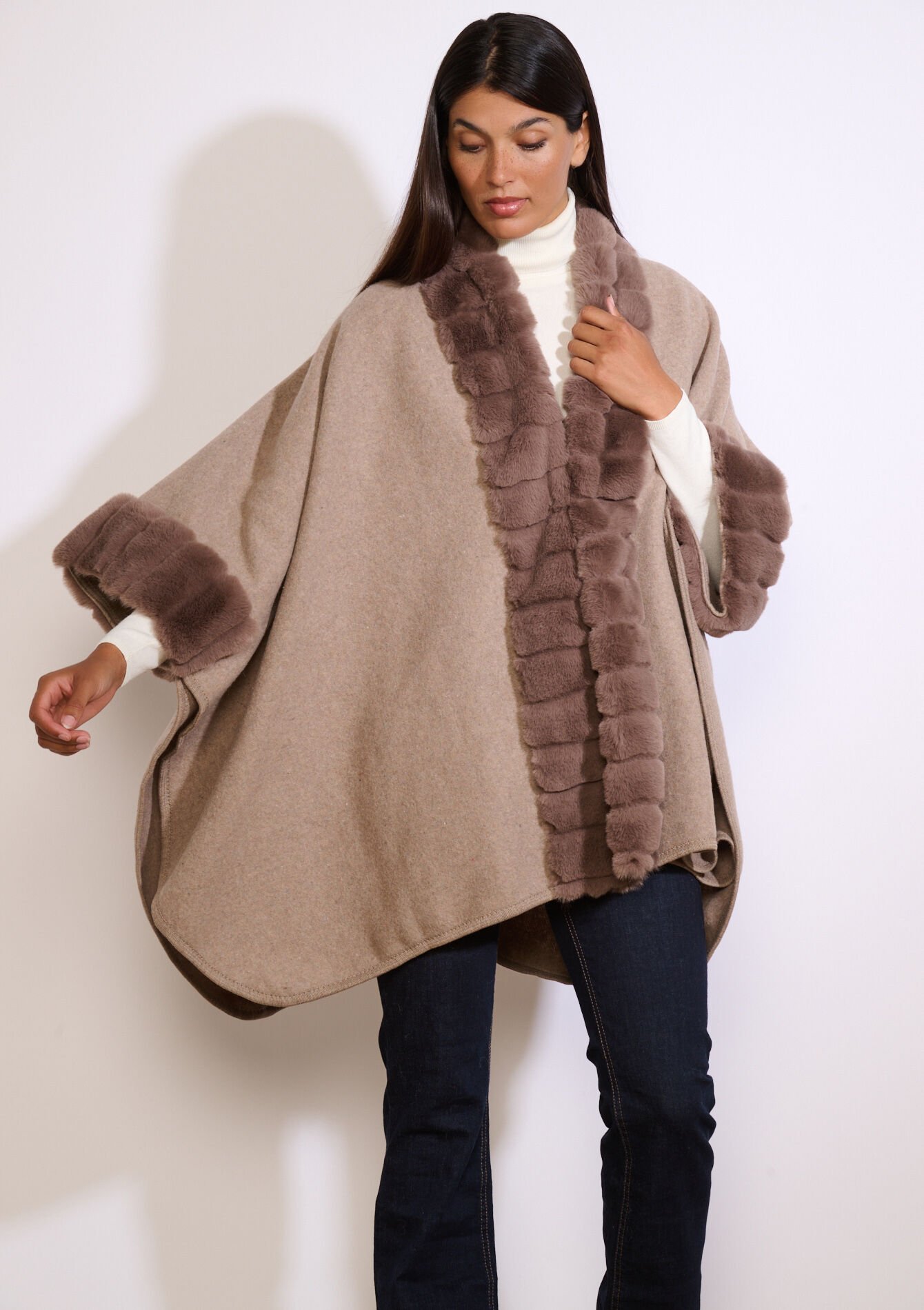 Poncho met imitatiebontdetails, Poncho met imitatiebontdetails - LT TAUPE MEL - 17101299_1033