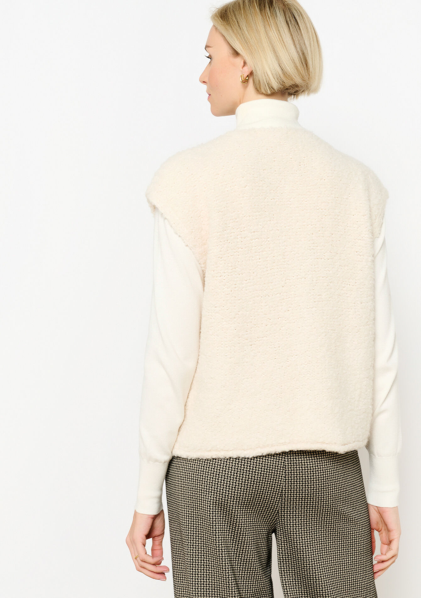 Sleeveless cardigan with gold buttons, Sleeveless cardigan with gold buttons - VANILLA WHITE - 04101243_1013