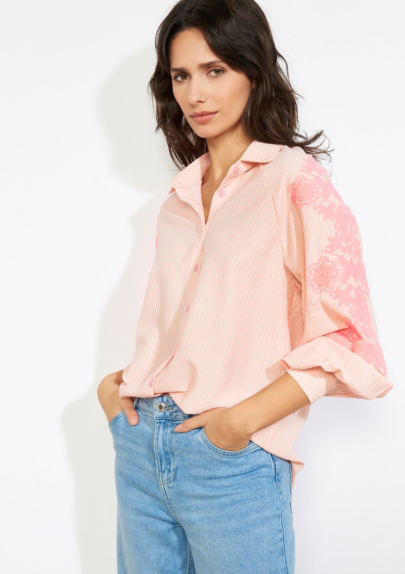 Losvallende blouse met borduursels - PASTEL PEACH - 05703032_1974