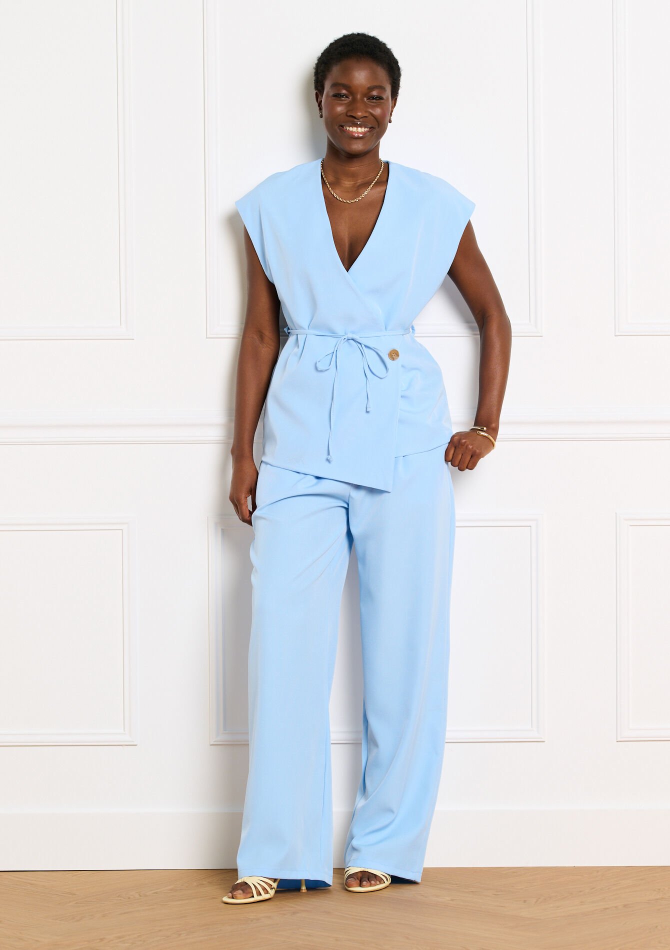 Mouwloze blazer met strikceintuur - BLUE PASTEL - 09101214_3003