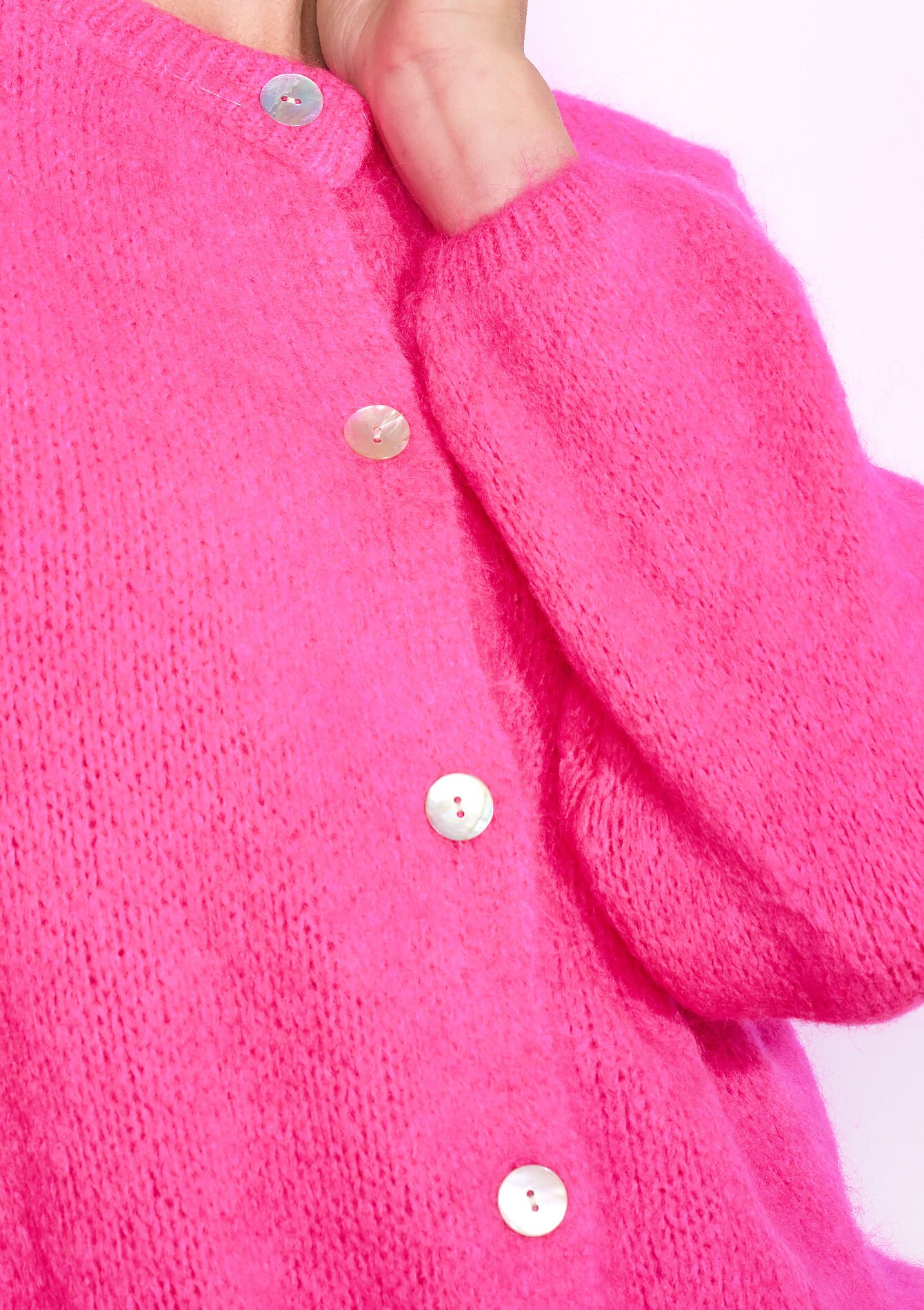 Zachte cardigan met knopen, Zachte cardigan met knopen - FLUO PINK - 04101383_5727