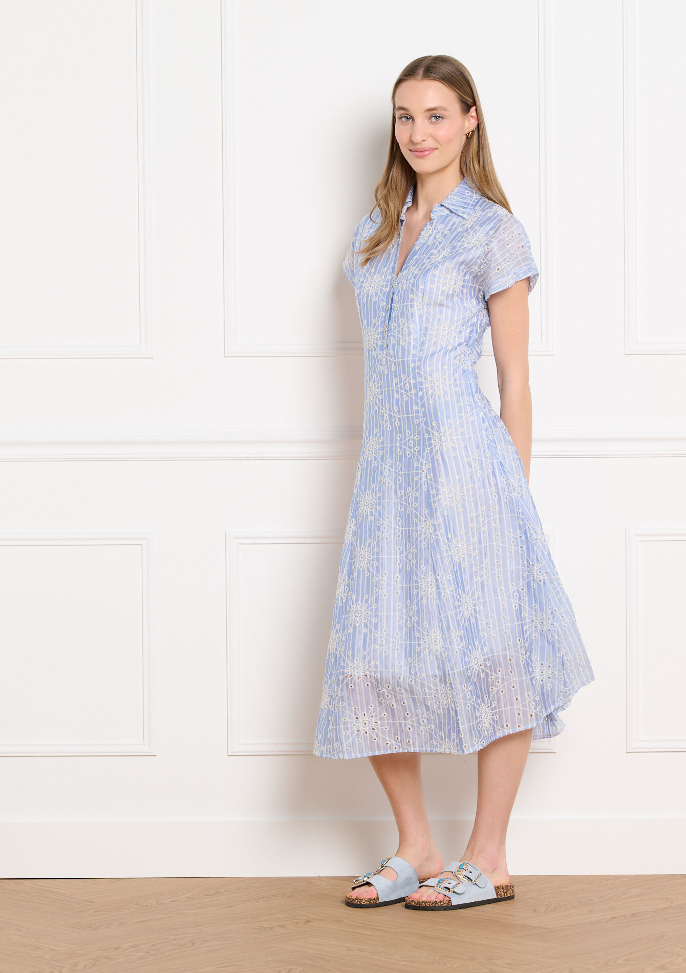 Midi jurk met borduursel - BLUE PASTEL - 08104480_3003