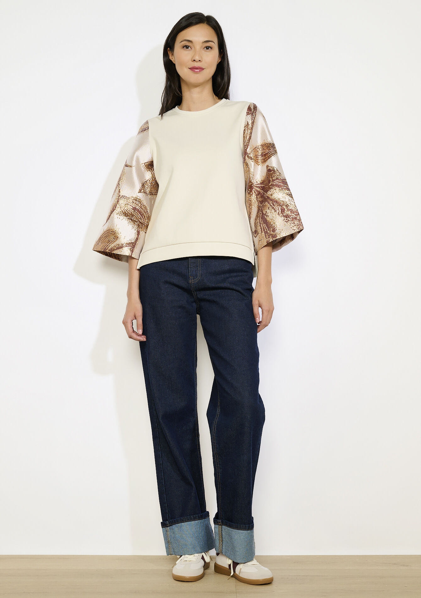 Trui met bloemen en paillettenmouwen, Trui met bloemen en paillettenmouwen - BEIGE ASH - 03001817_1904