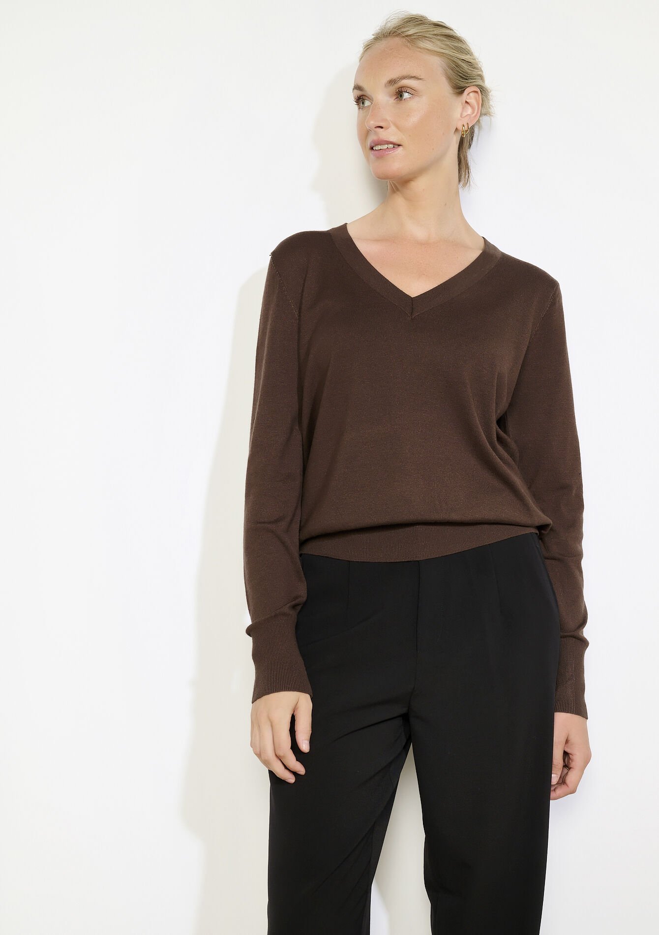 V-hals trui met knoopjes, V-hals trui met knoopjes - BROWN DARK CHOCOLATE - 04006975_3720