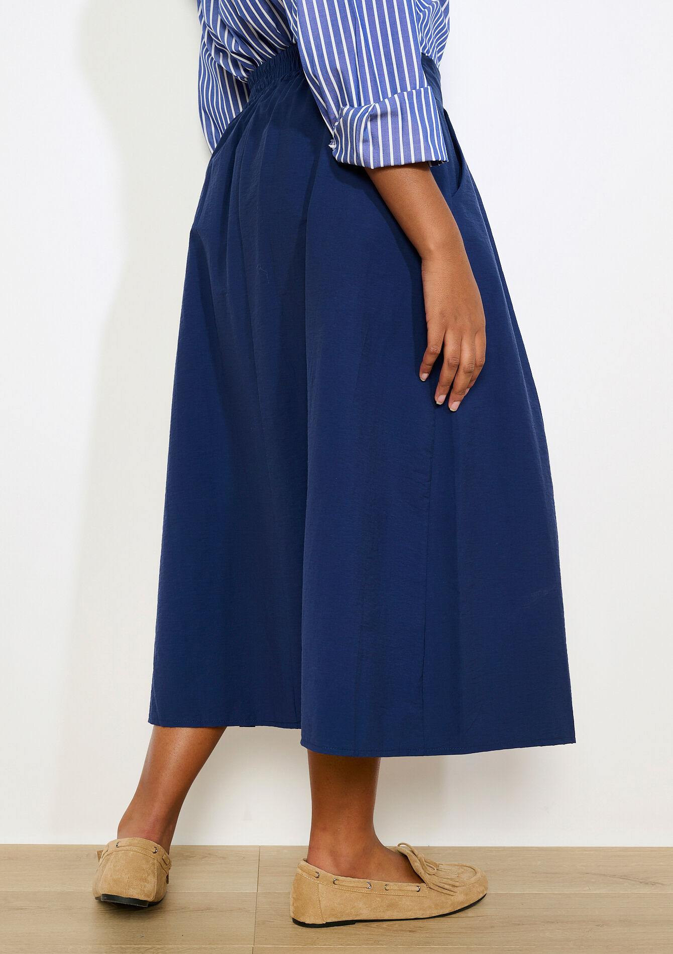 Structured pleated midi skirt - NAVY BASIC - 07101496_2723