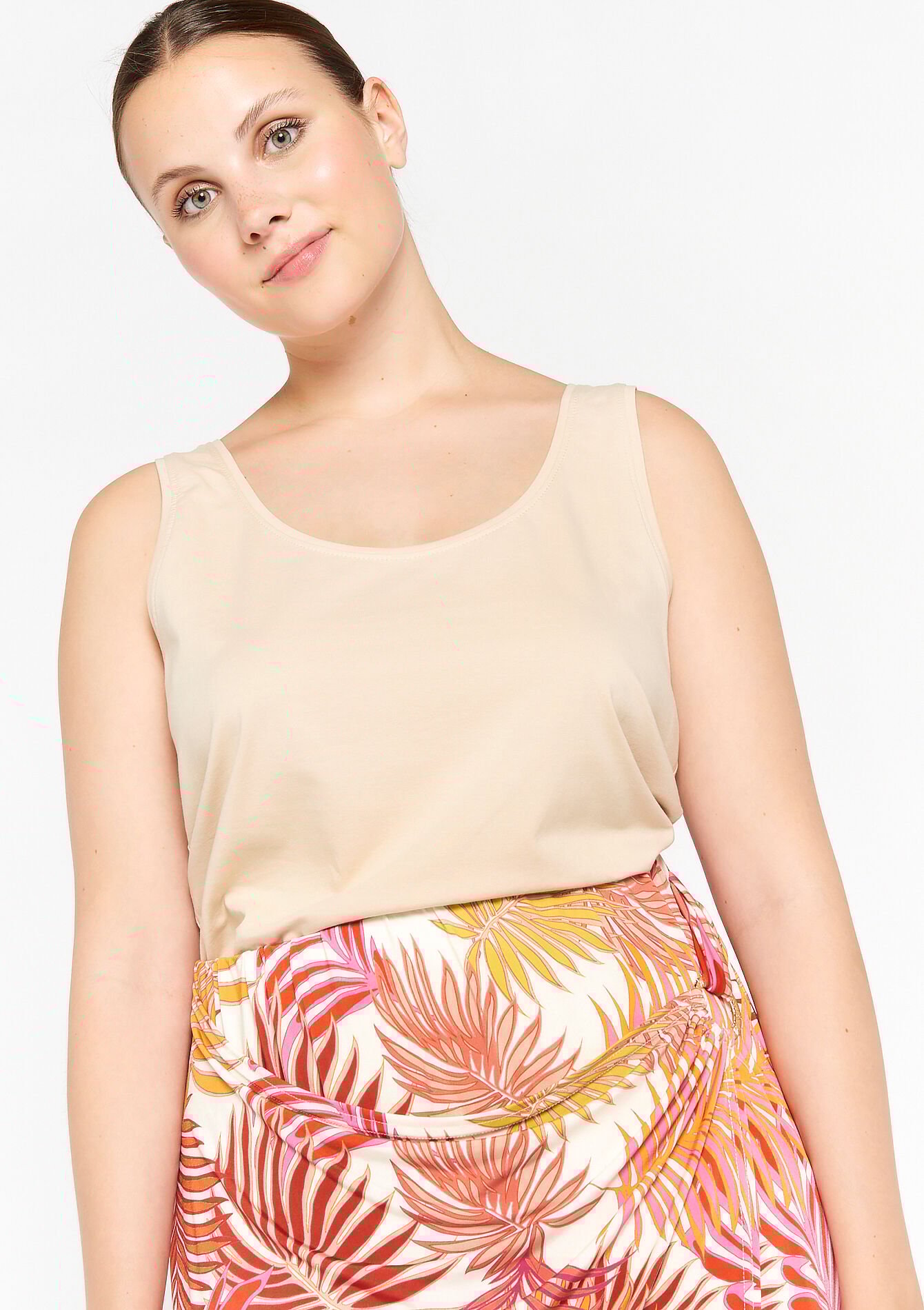 Top with low neckline - LT BEIGE - 02200328_2527
