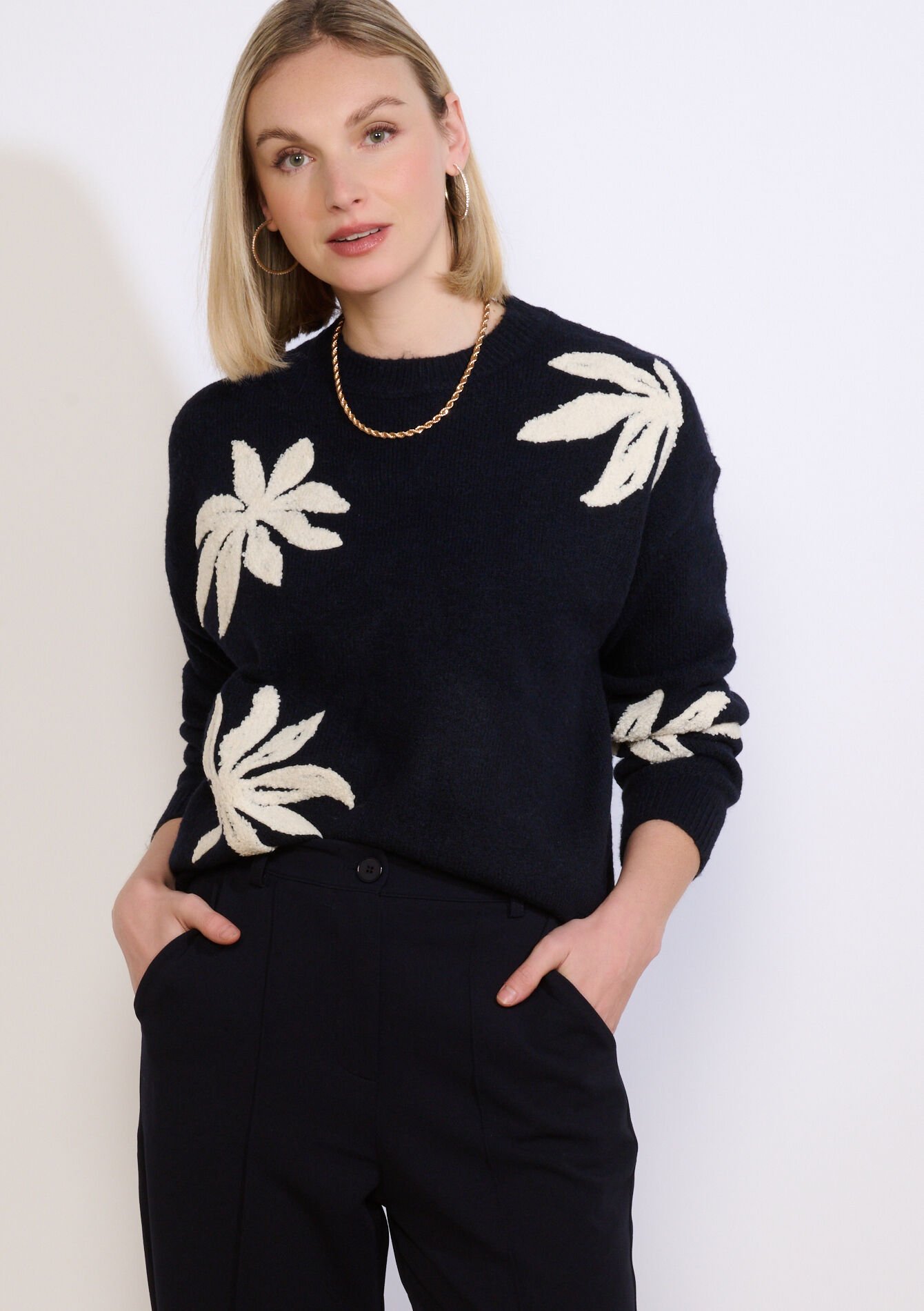 Gebreide trui met bloemenreliëf - NAVY BASIC - 04007171_2723