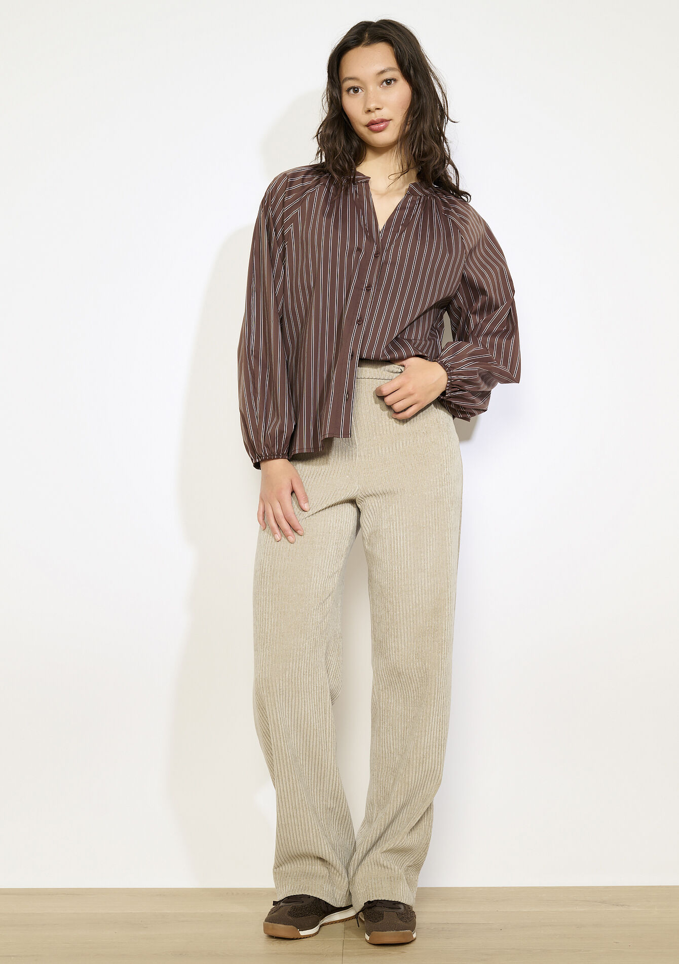 Gestreepte blouse met ballonmouwen - BROWN DARK CHOCOLATE - 05702961_3720