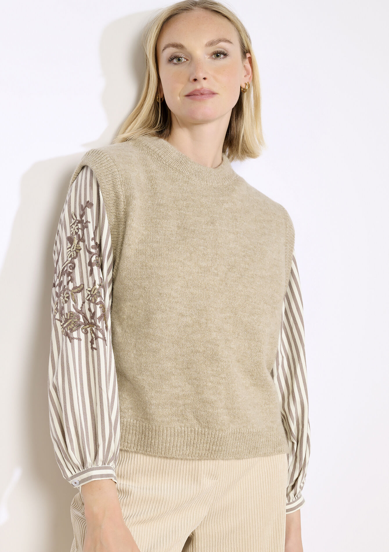 Mouwloze gebreide trui - LT BEIGE - 04007086_2527