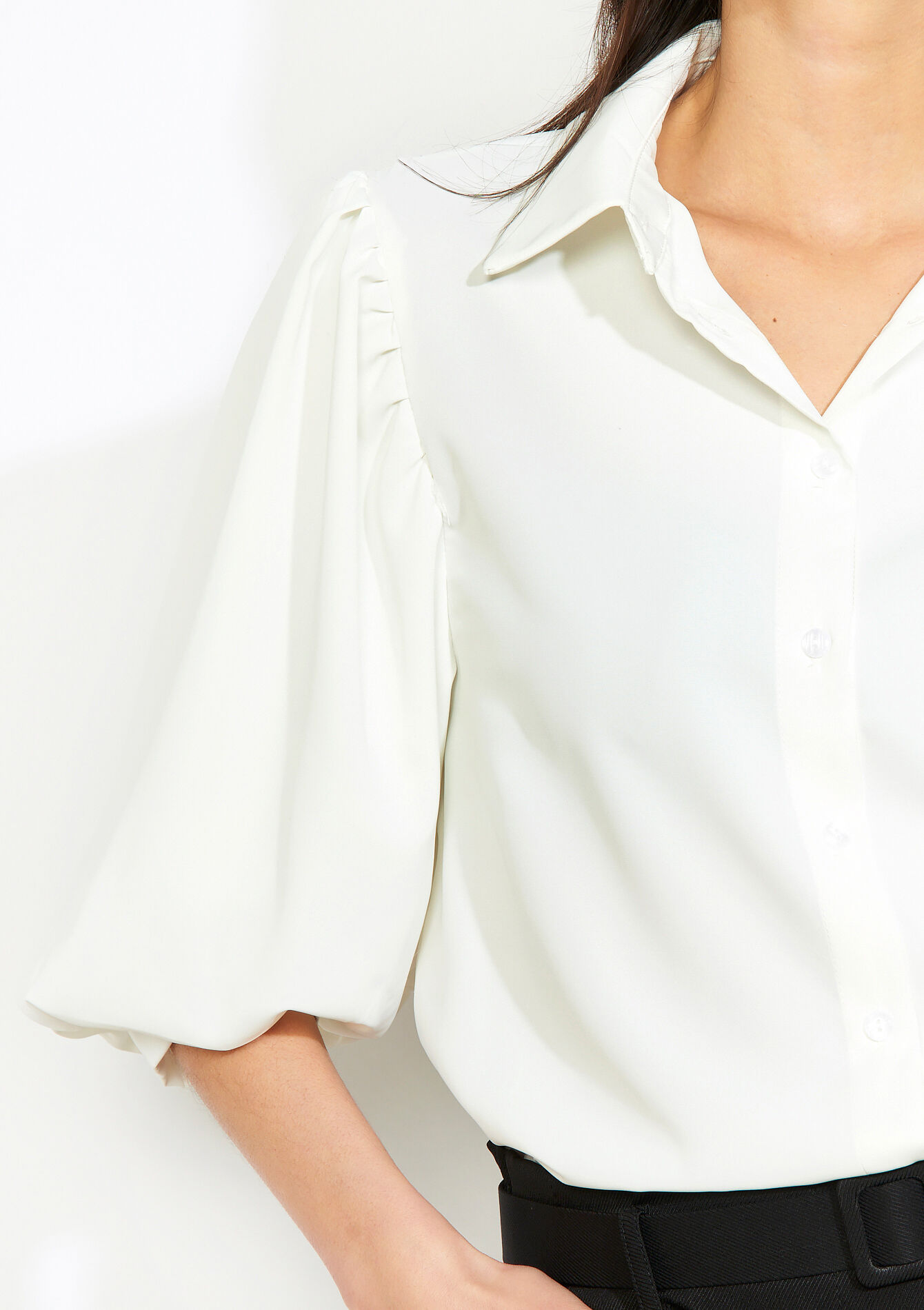 Soepele blouse met knopen - OPTICAL WHITE - 05703045_1019