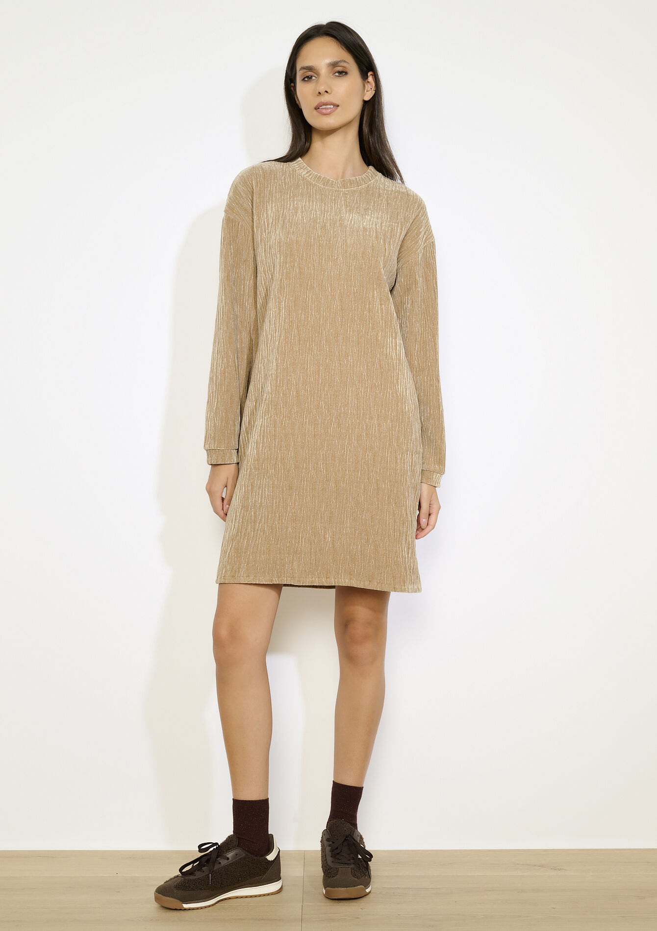 Fluwelen sweaterjurk met kreuktextuur, Fluwelen sweaterjurk met kreuktextuur - VANILLA WHITE - 08104315_1013