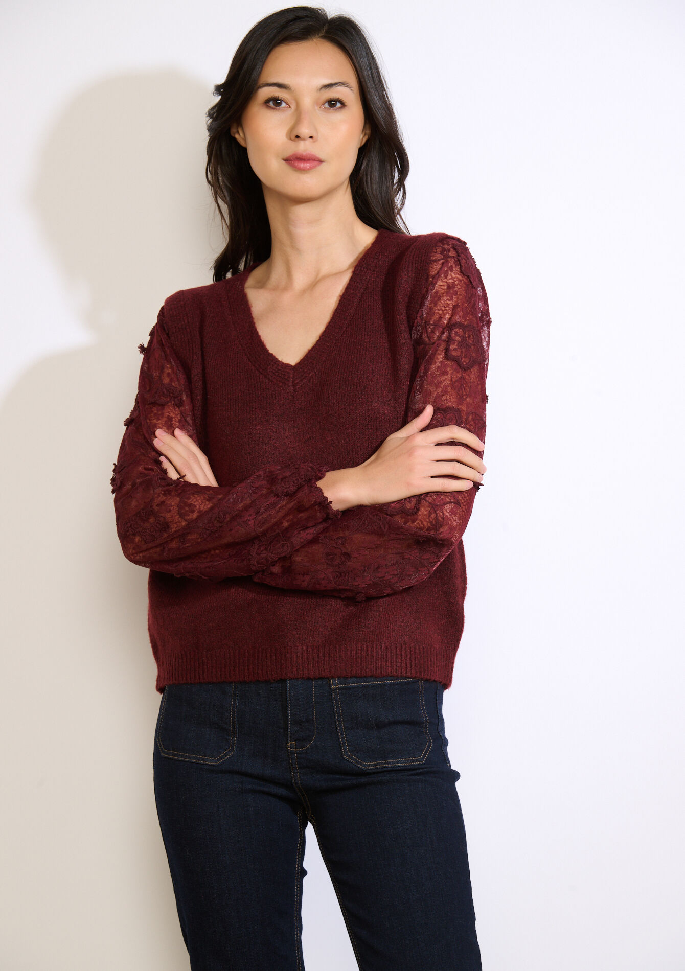 V-neck pullover with lace sleeves - BORDEAU WINE - 04006976_1467