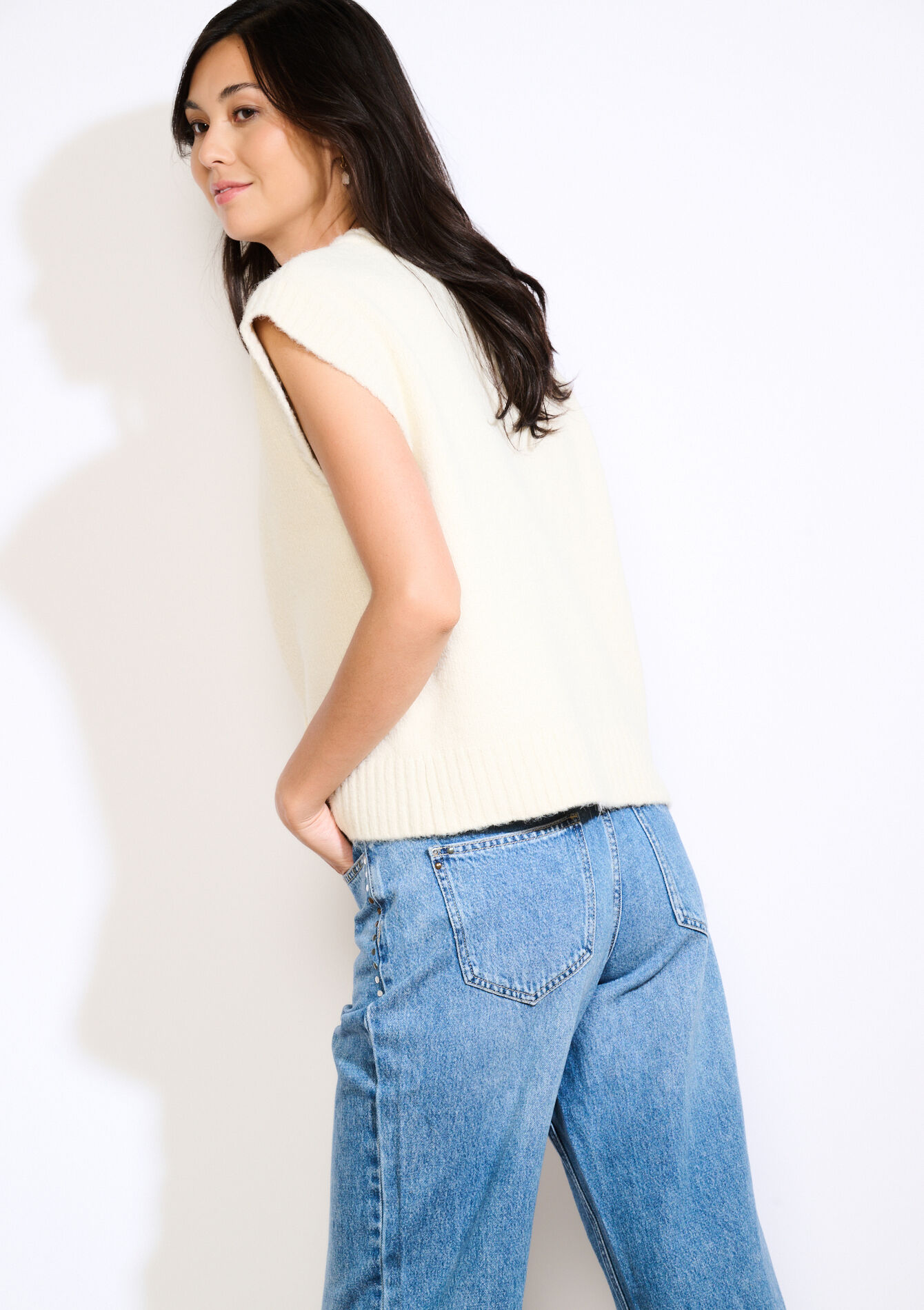 Mouwloze gebreide vest met knopen - VANILLA WHITE - 04101304