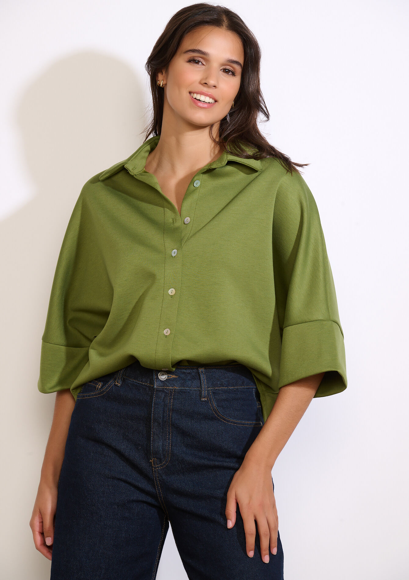 Losvallende polo met knopen - OLIVE KAKHI - 02301968_1884