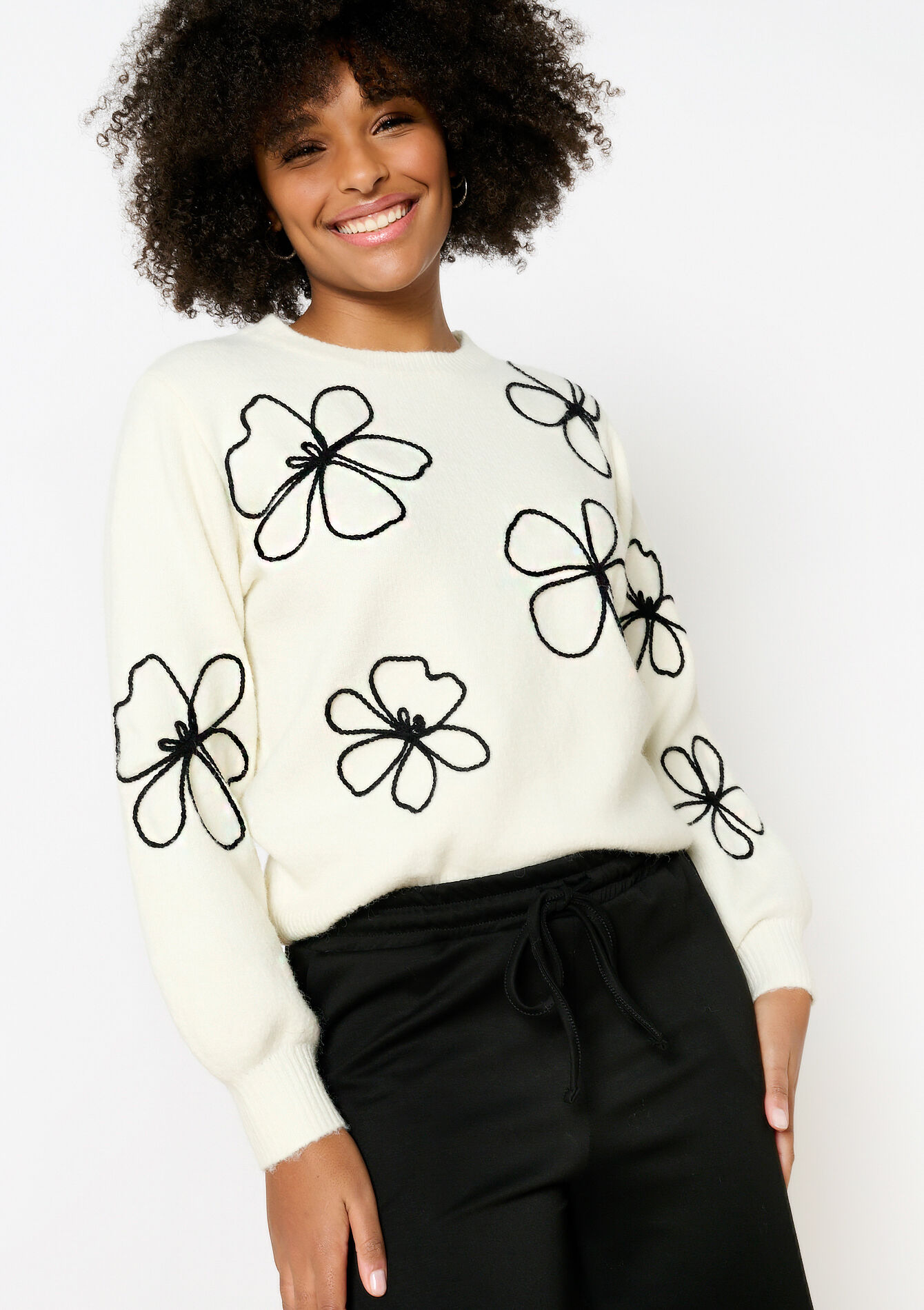Pull avec fleurs brodées - VANILLA WHITE - 04006846_1013