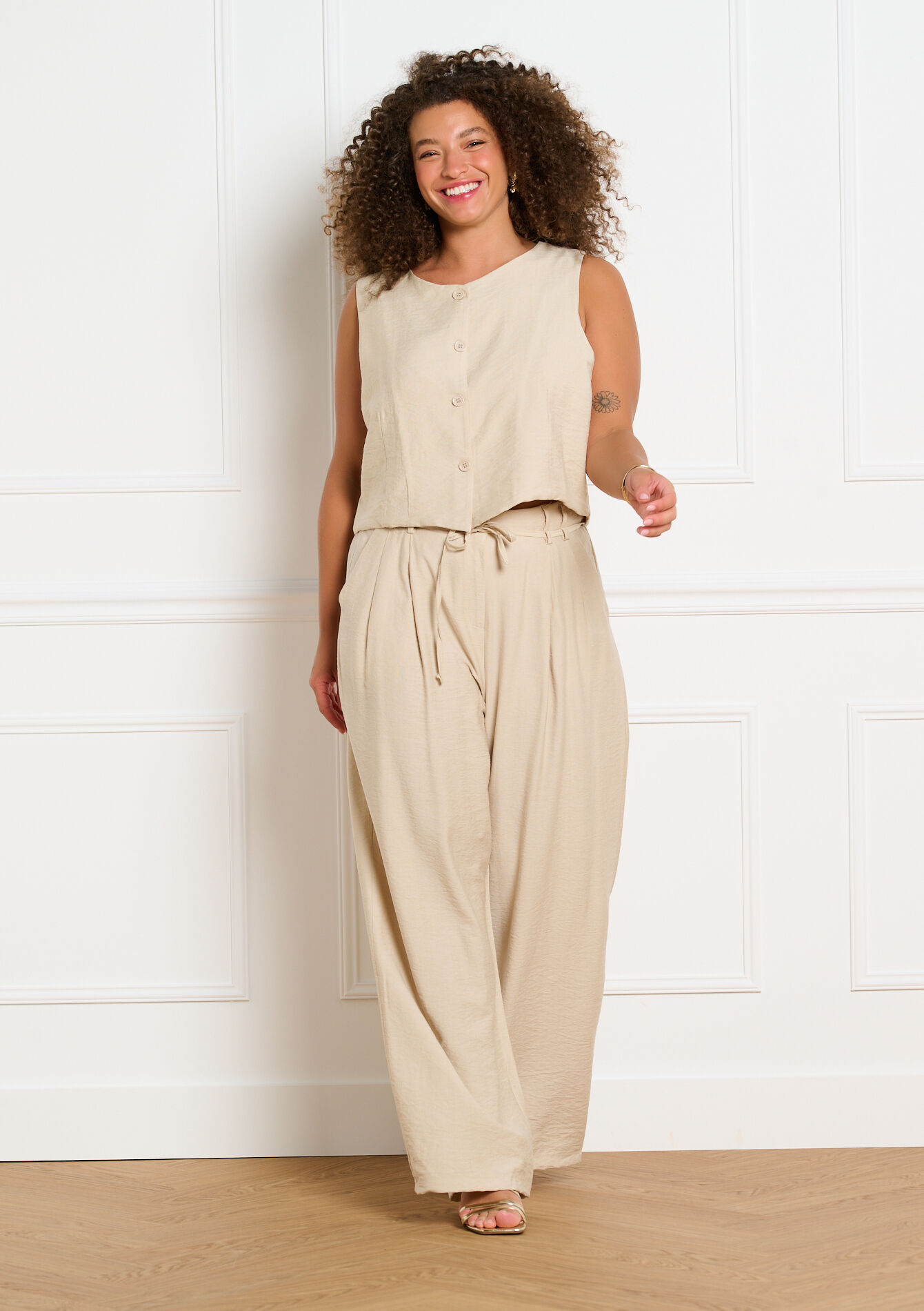 Sleeveless buttoned vest, , back