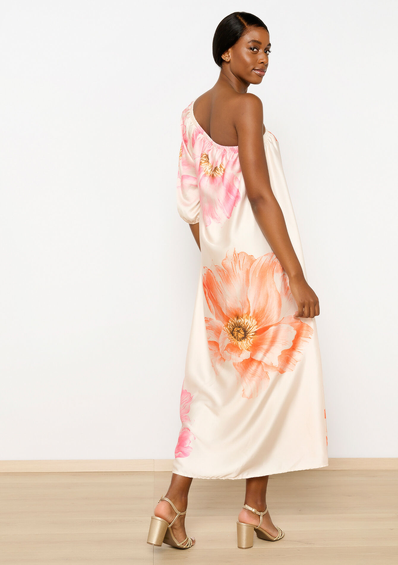 Robe asymétrique en satin avec fleurs, Robe asymétrique en satin avec fleurs - VANILLA WHITE - 08103620_1013