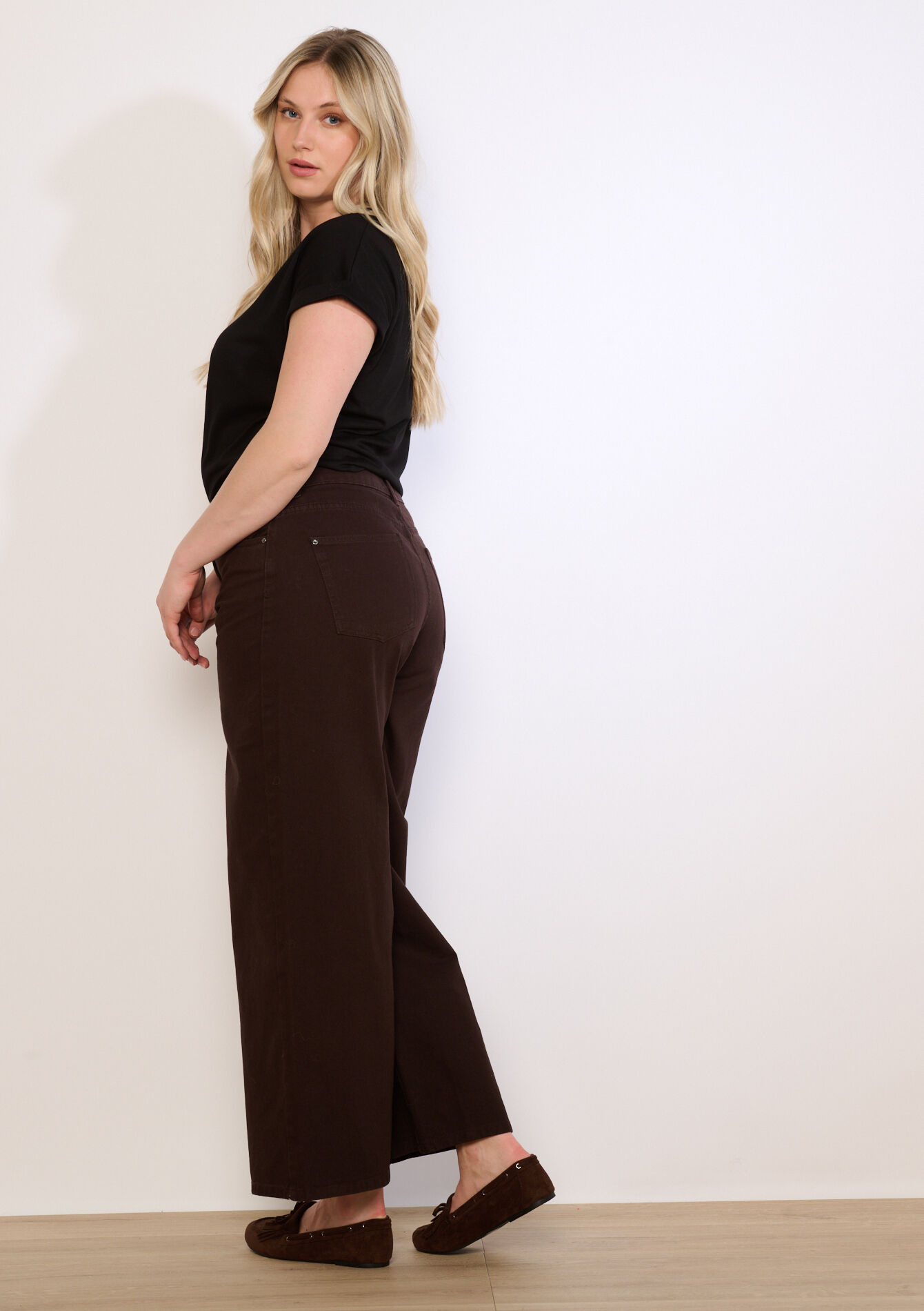 Wijde broek met normale taille - BROWN DARK CHOCOLATE - 06004708_3720