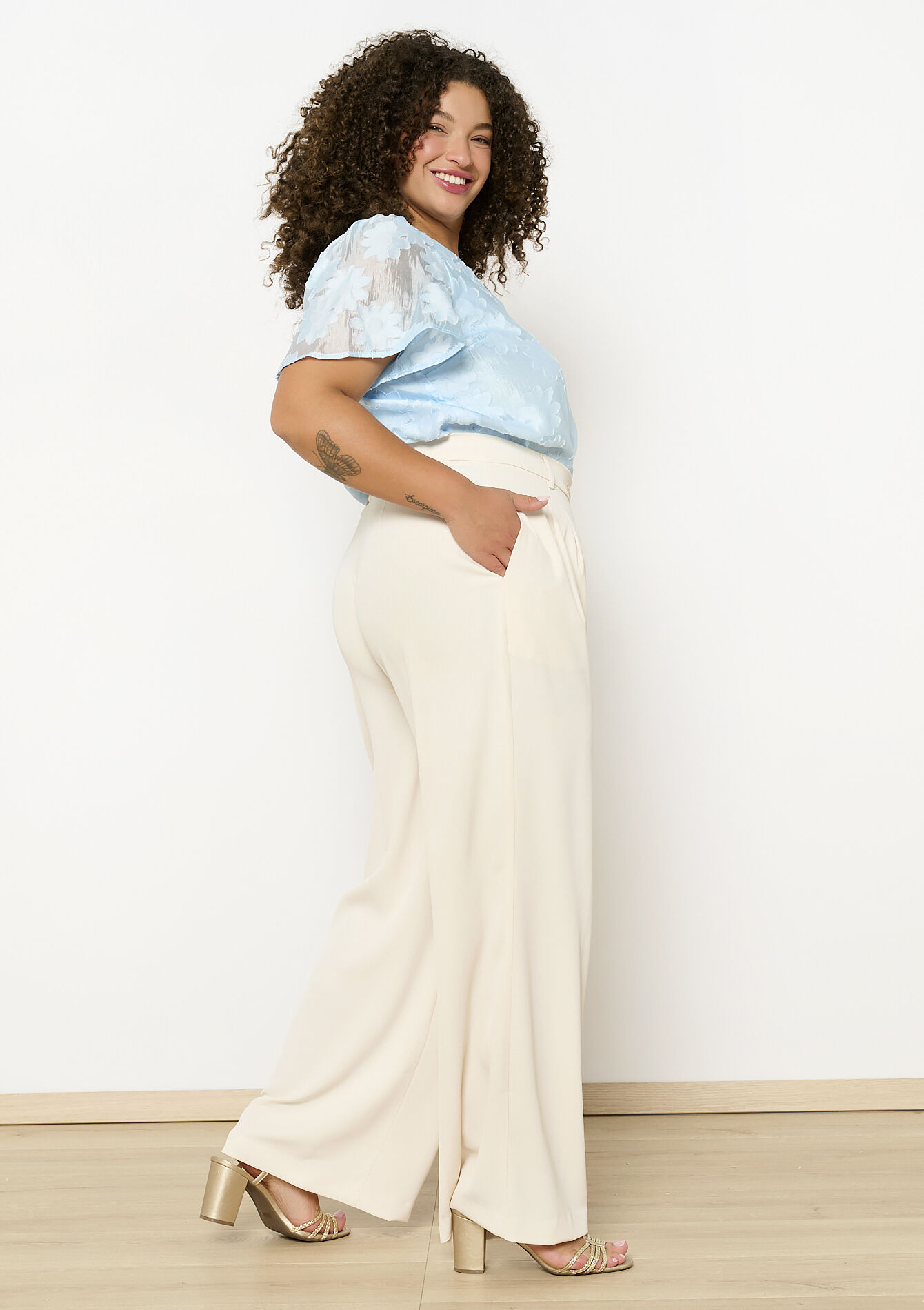 High-waist vloeiende broek, High-waist vloeiende broek - VANILLA WHITE - 06100711_1013