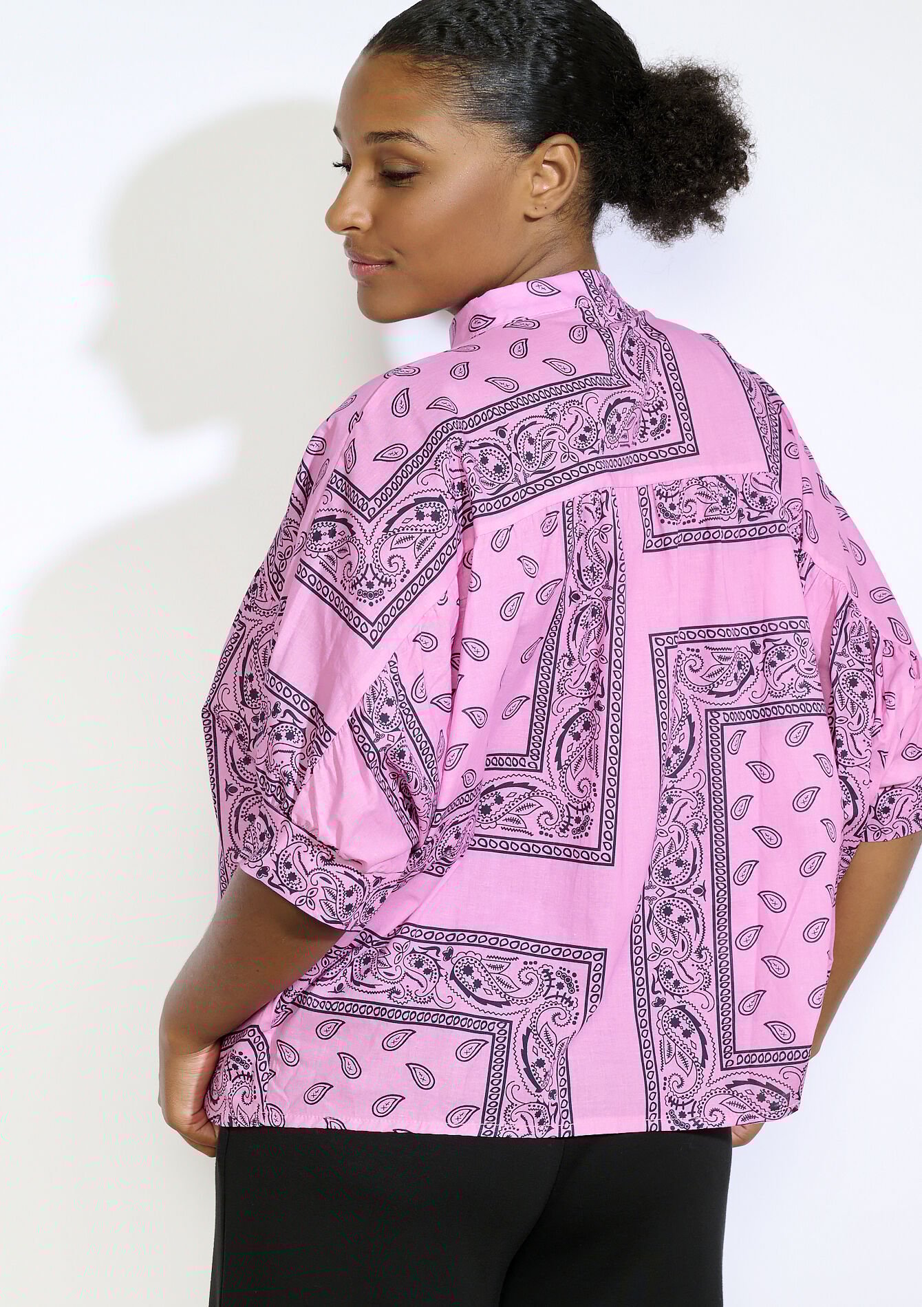 Oversized blouse met bandanaprint , Oversized blouse met bandanaprint - LIGHT PINK - 05702928_1303