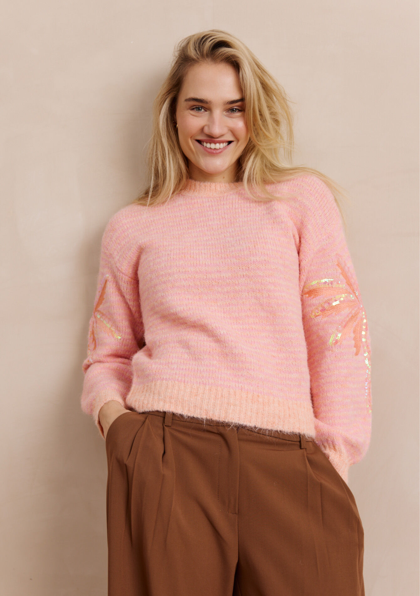 Pull brodé doux et texturé - CORAL BRIGHT - 04007168